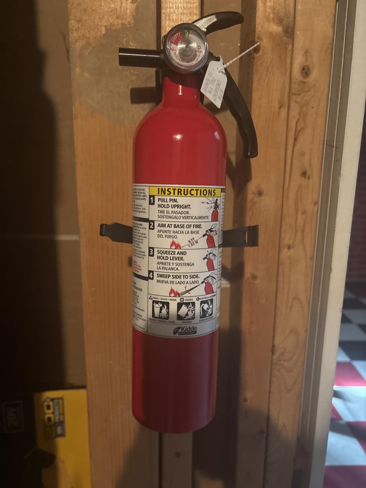 Kidde Basic 110 Fire Extinguisher for Home, 1-A:10-B:C, FA110G, 1 Pack | Residential Multi-Purpose Extinguisher for Small Common Household Fires, 2.5 lb. Dry Chemical customer photo 1