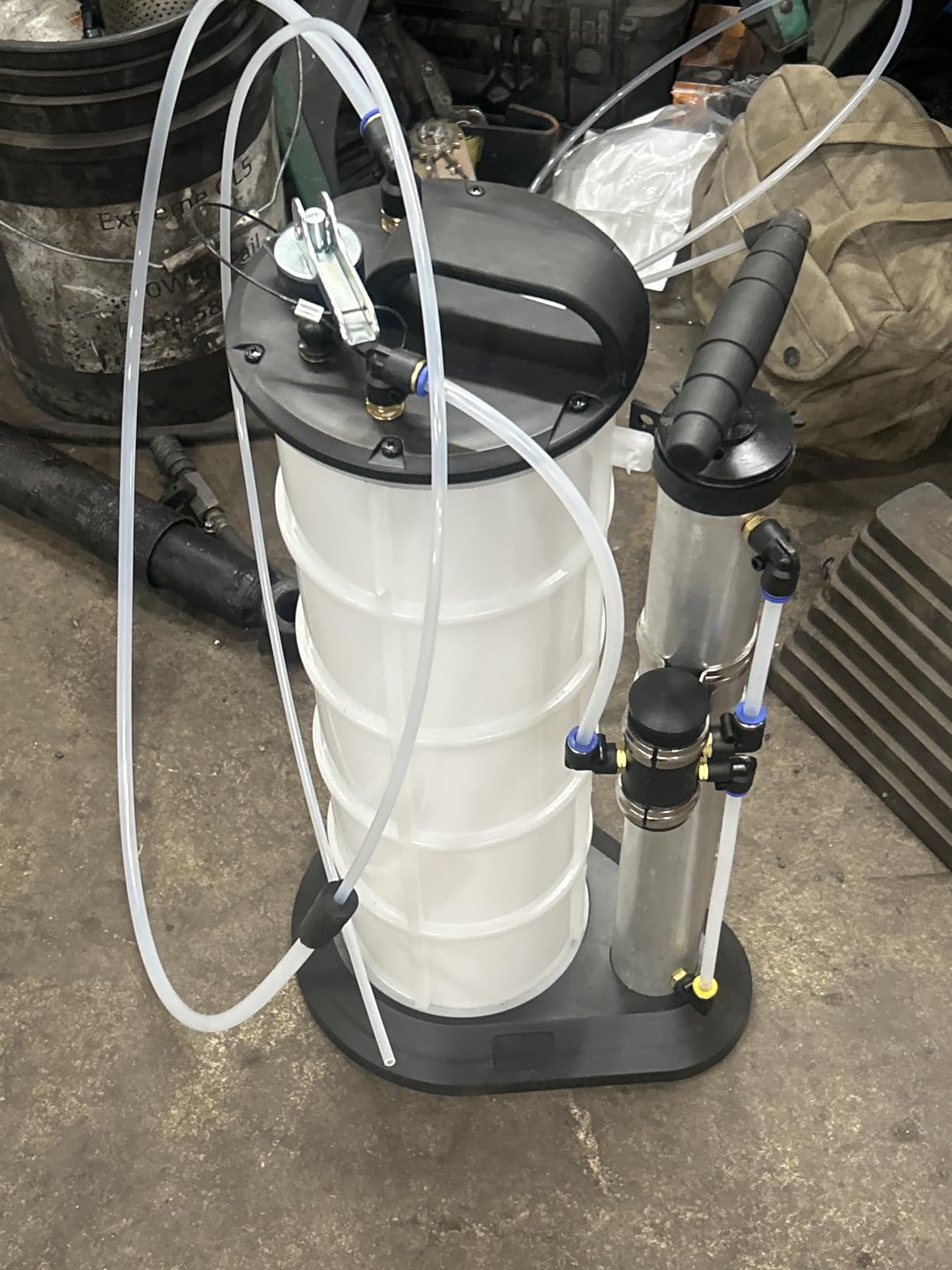 Mityvac 7201 2.3 Gallon Fluid Evacuator Extractor and Dispensing Pump, Push Button, Manual Operation, Chemical-Resistant Polyethylene, Automatic Overflow Prevention, Quick-Drain Spout, Large Base customer photo 2