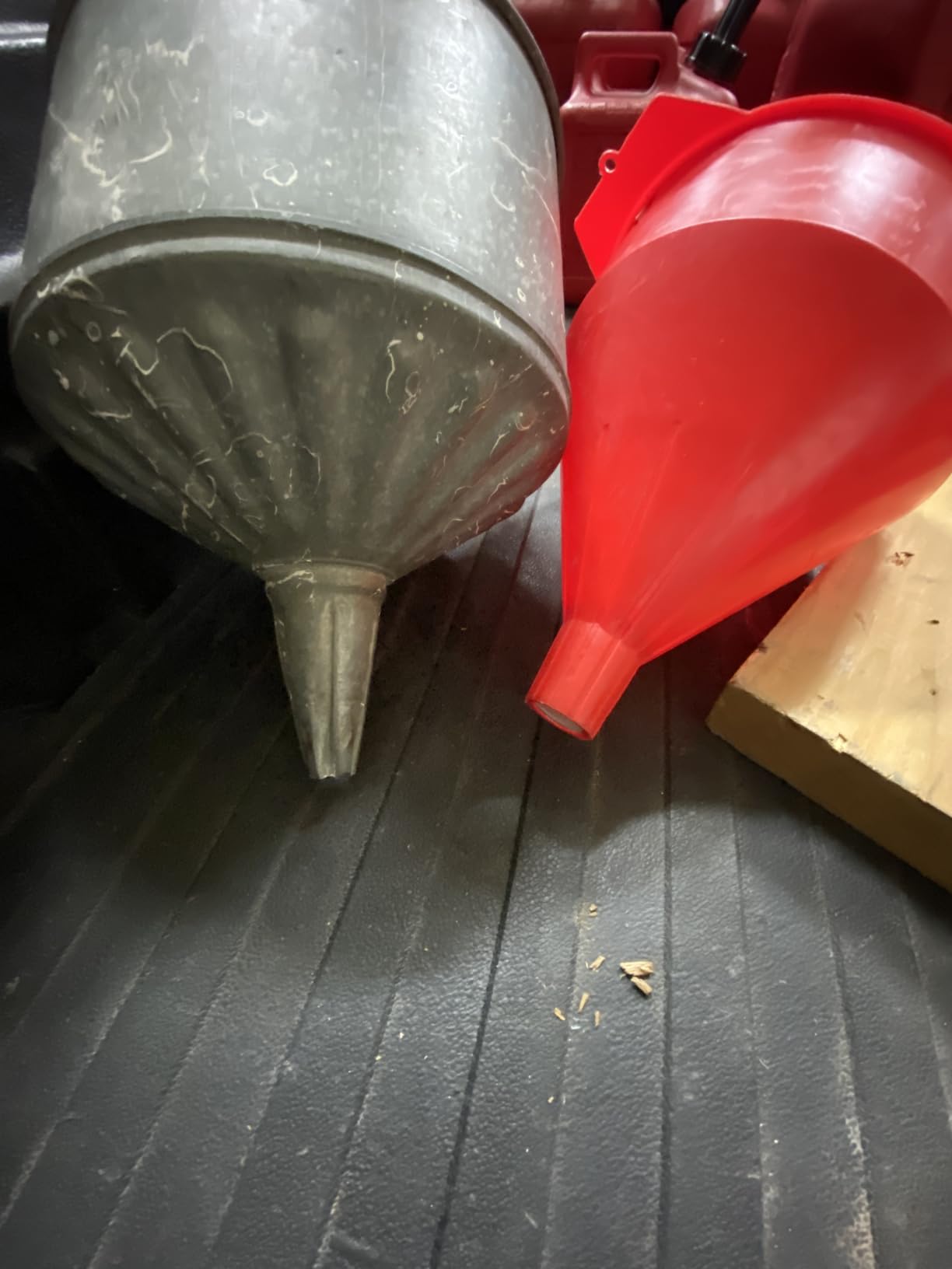 WirthCo 32002 Red Safety Funnel with Screen/Strainer Funnel for Oil, Fuel, Gas, and Automotive Large 2 Quart Capacity customer photo 1