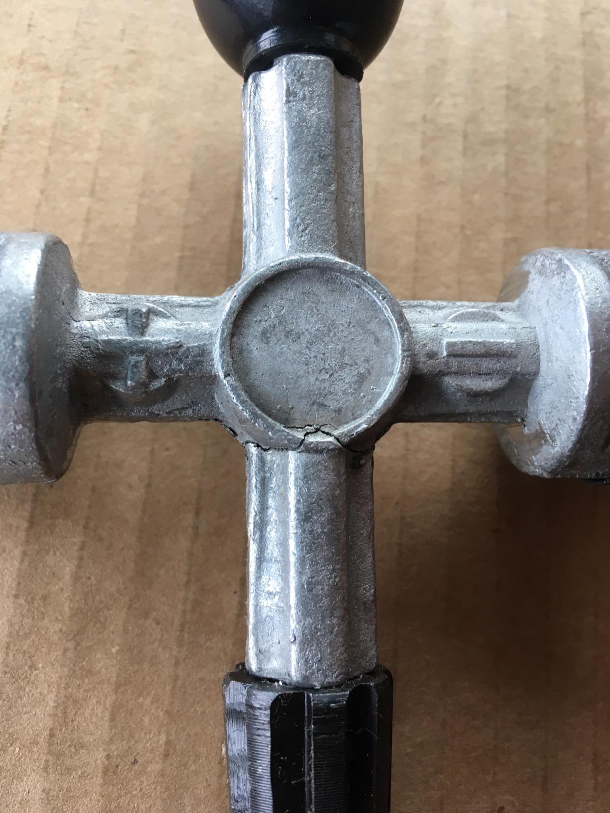 Performance Tool W152C Battery Terminal Cleaner - Removes Stubborn Corrosion from Battery Posts and Terminals customer photo 1