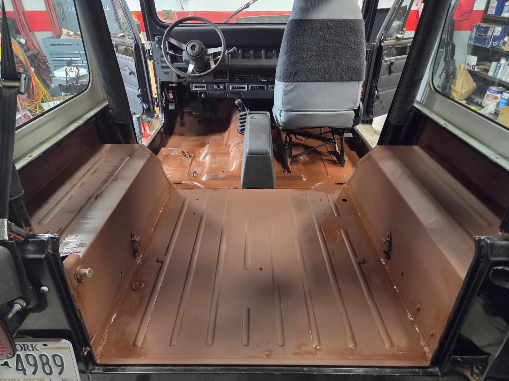 Rust-Oleum Stops Rust Brush On Rusty Metal Primer, Flat | Rust and Corrosion Resistant, Indoor and Outdoor Durability, Beautiful Finish on Metal, Quart customer photo 1
