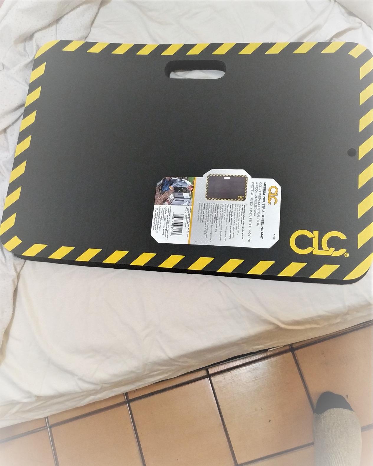 Custom Leathercraft CLC 302 Medium Shock Absorption Kneeling Pad, 14 x 21-Inch,Black customer photo 1