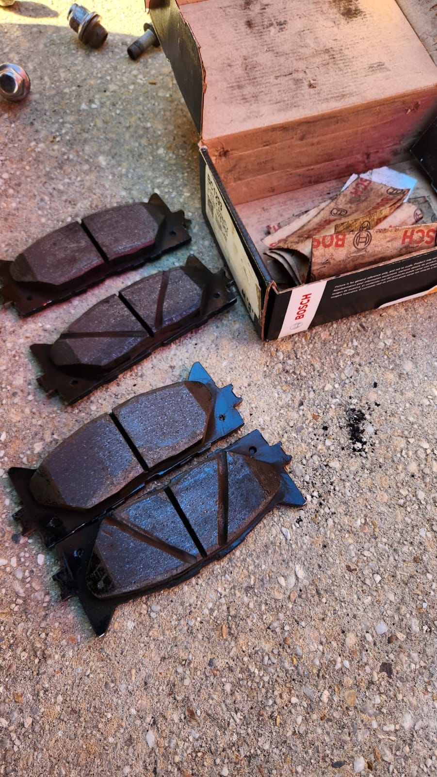 BOSCH BC1293 QuietCast Premium Ceramic Disc Brake Pad Set - Front | Compatible with Select Lexus ES300h, ES350; Toyota Avalon, Camry customer photo 1