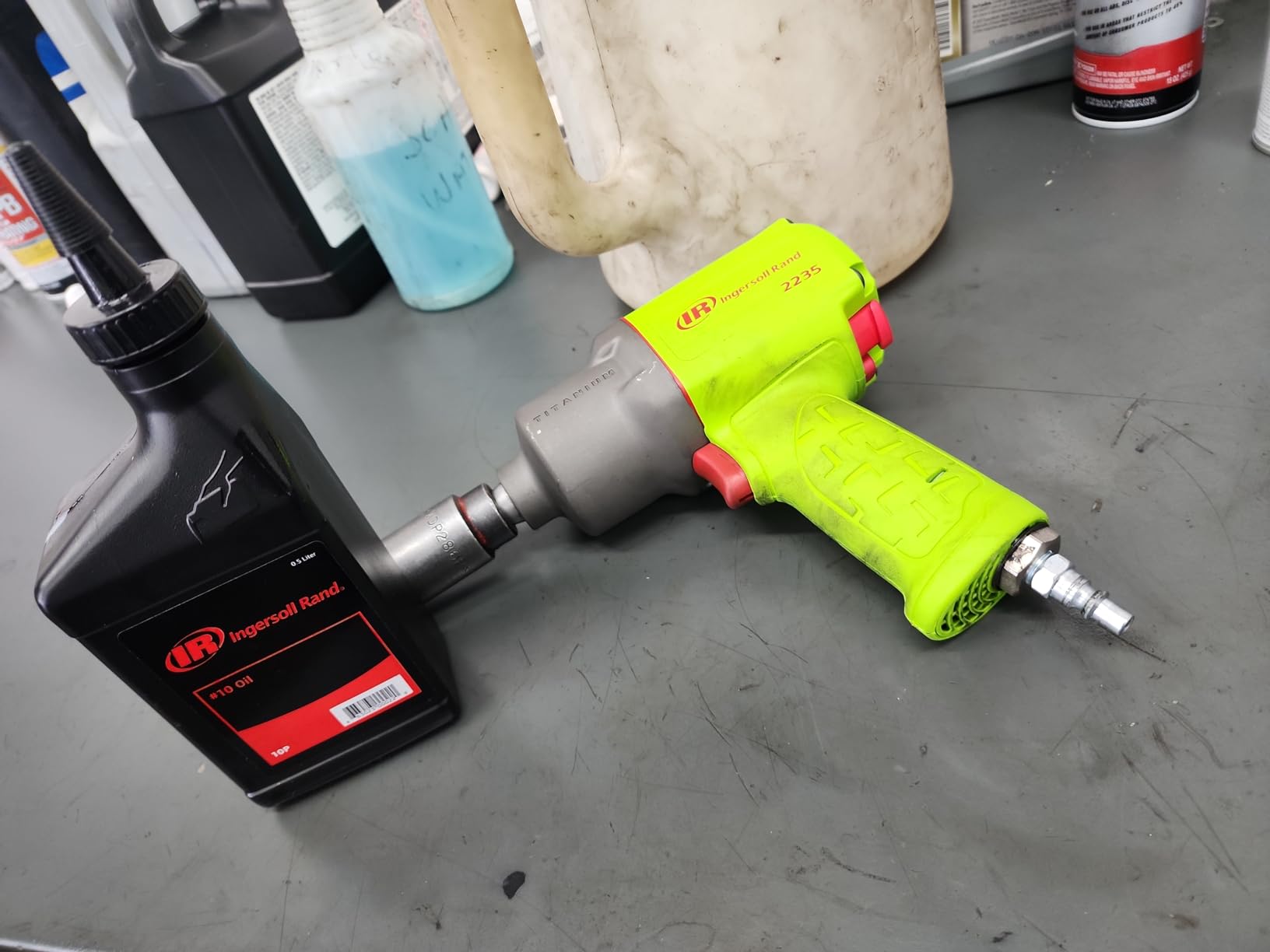 Ingersoll Rand 10P Edge Series Premium Air Tool Oil | Formulated to lubricate pneumatic tools for reliable operation and extended service life, 0.5L bottle customer photo 1