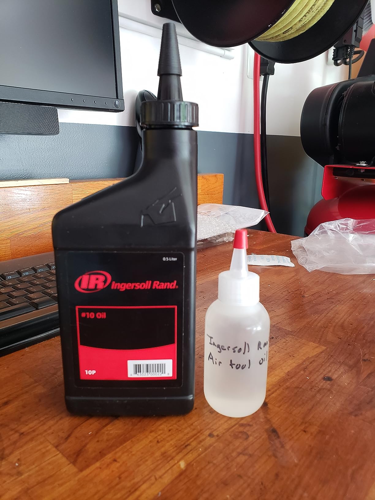 Ingersoll Rand 10P Edge Series Premium Air Tool Oil | Formulated to lubricate pneumatic tools for reliable operation and extended service life, 0.5L bottle customer photo 2