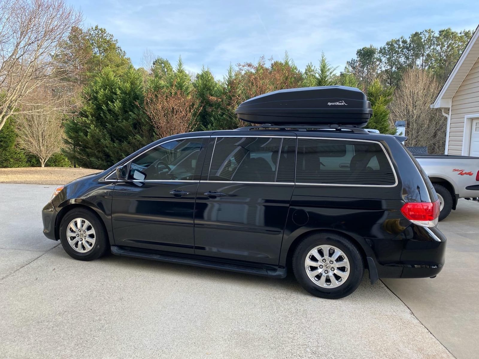 SportRack Vista XL Rear Opening Cargo Box,Black customer photo 1