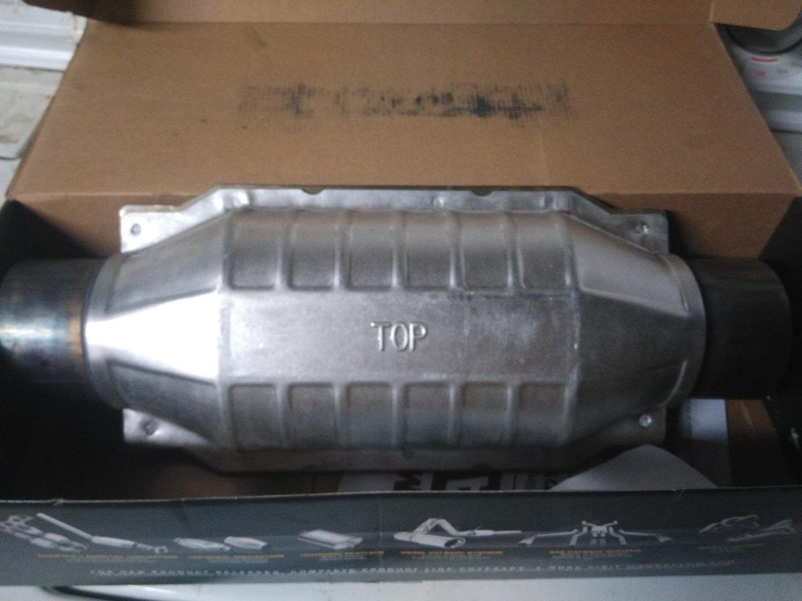 MagnaFlow Universal Catalytic Converter 334009 (CARB Compliant) | OE Replacement, 3/3