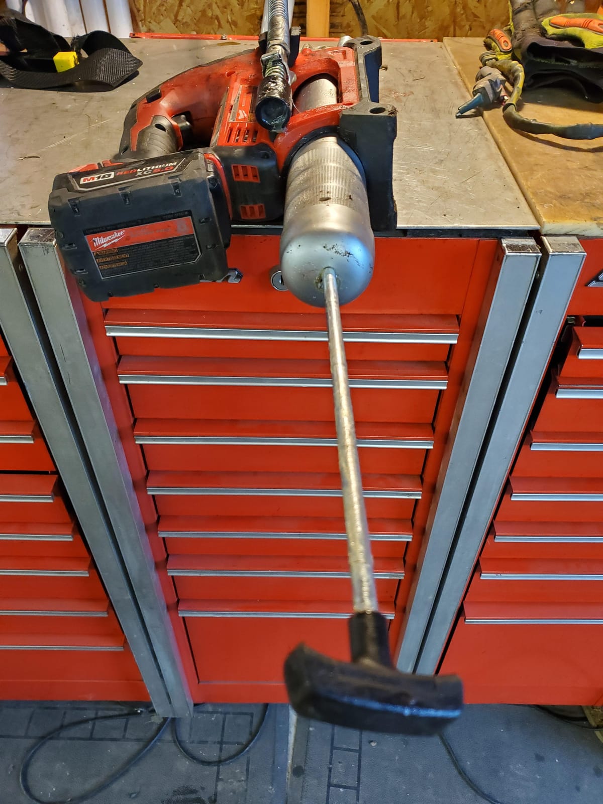 Milwaukee 2646-20 M18 2-Speed Grease Gun, Bare Tool customer photo 2