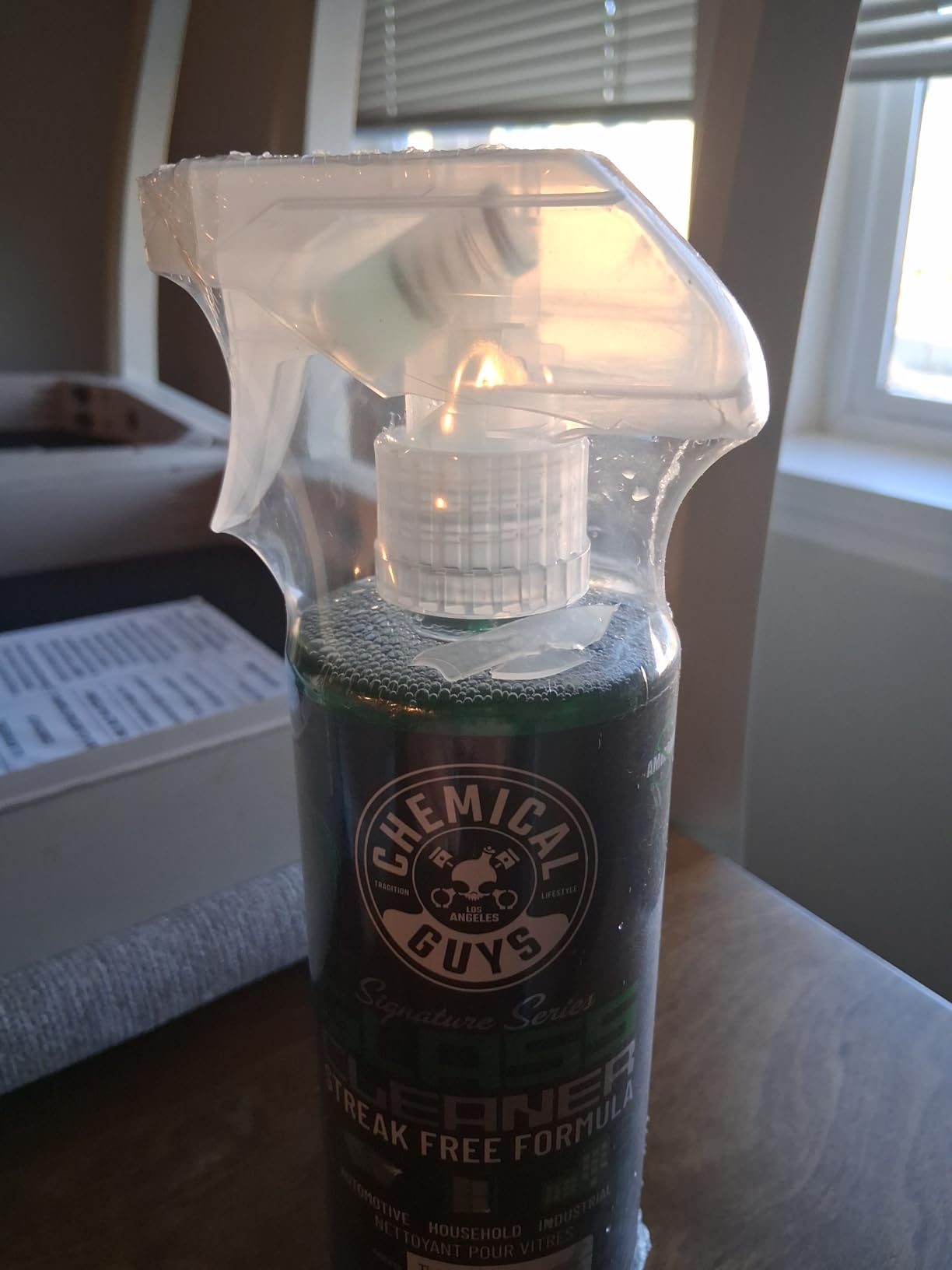 Chemical Guys, Signature Series Glass & Window Cleaner, Tint Safe, 16 oz | Ammonia-free and tint-safe, clears fingerprints, smoke film and grime from glass, mirrors and windshields customer photo 1
