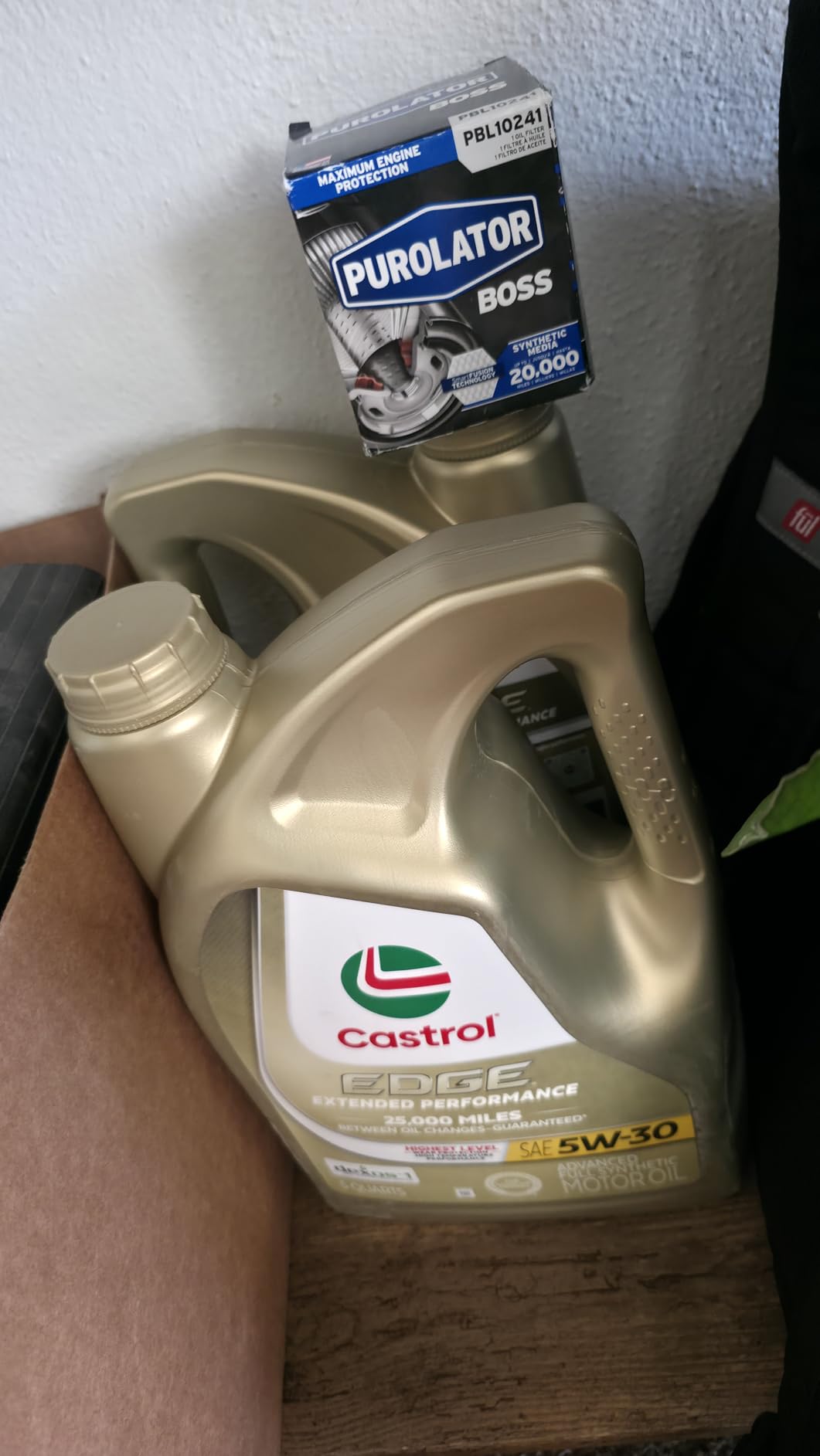 Castrol Edge Extended Performance 5W-30 Advanced Full Synthetic Motor Oil, 5 Quart customer photo 1