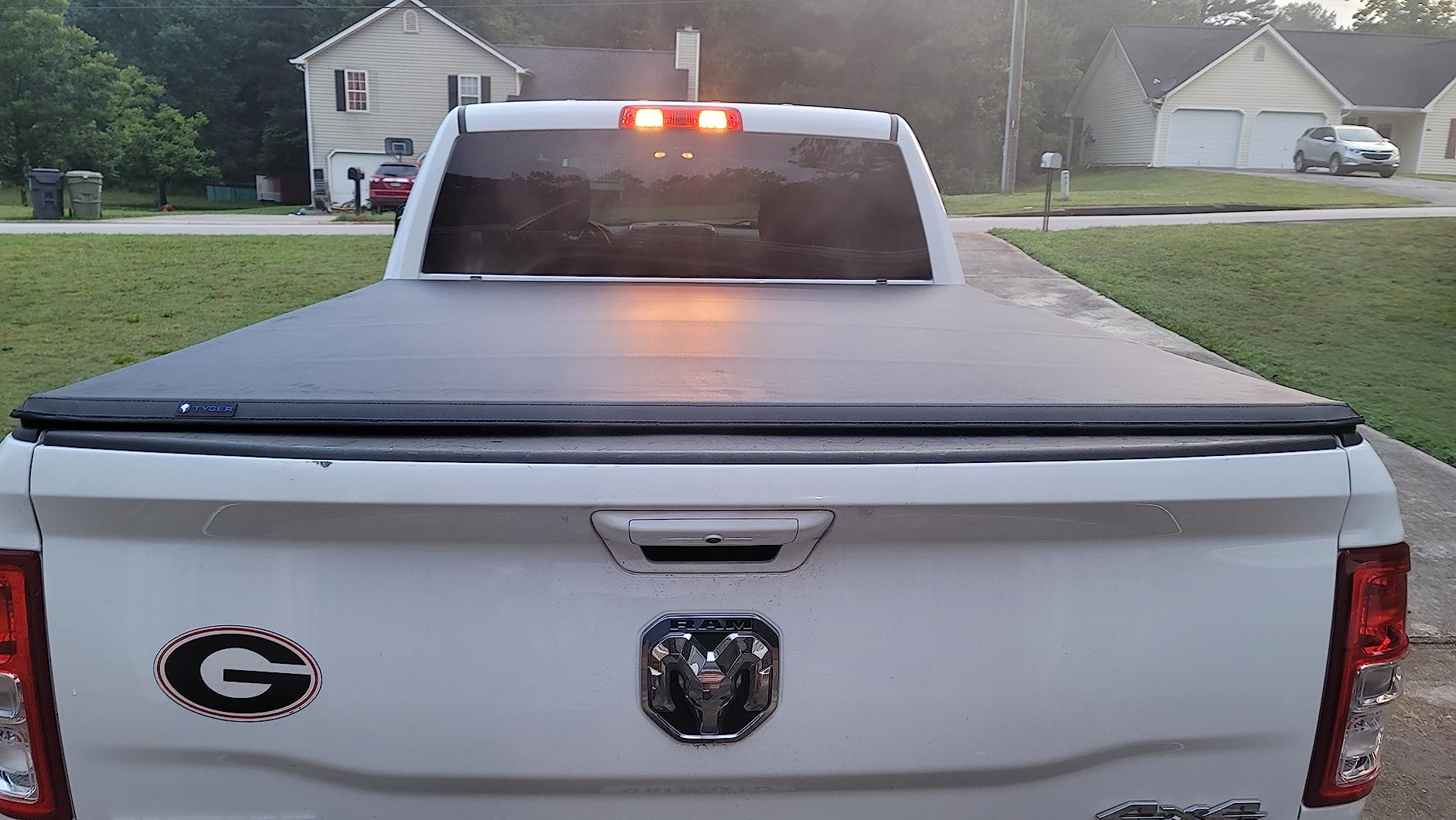 Tyger Auto T3 Soft Tri-fold Truck Bed Tonneau Cover Compatible with 2002-2018 Dodge Ram 1500; 2003-2026 2500 3500; 2019-2024 Classic | 6'4