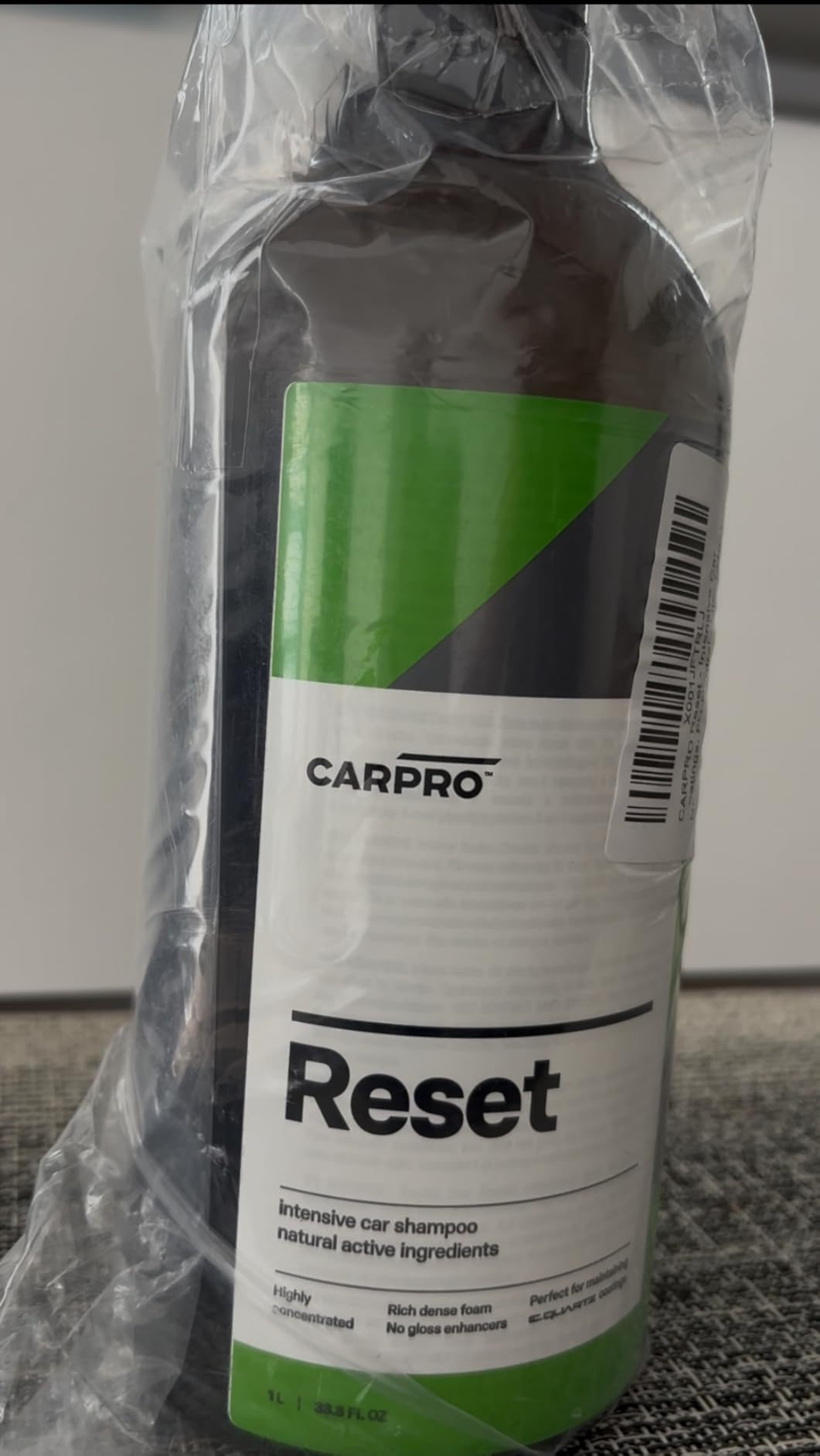 CARPRO Reset - Intensive Car Wash Shampoo, High Foaming - Liter (34oz) | pH-Neutral, Strong Lubrication, Residue-Free Rinsing customer photo 2