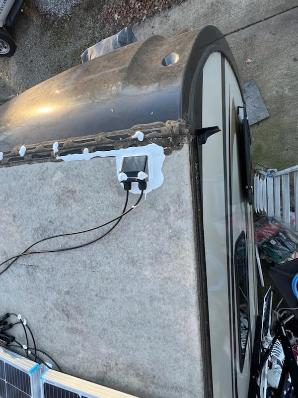 Renogy 200W 12V N-Type RV Solar Panel Kit with Adventurer 30A Controller customer photo 1