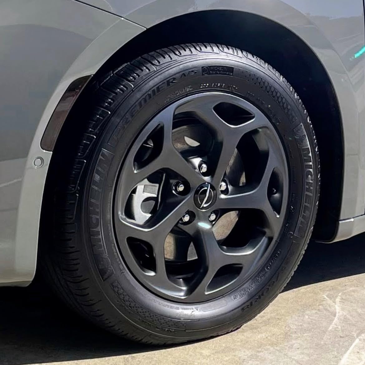 Griot's Garage Black Satin Tire Coating, Provides a Low-Gloss, Satin Finish, Non-Greasy, Long-Lasting, Quick-Drying, Easy-to-Use, No Mess, 10951, 15oz customer photo 1