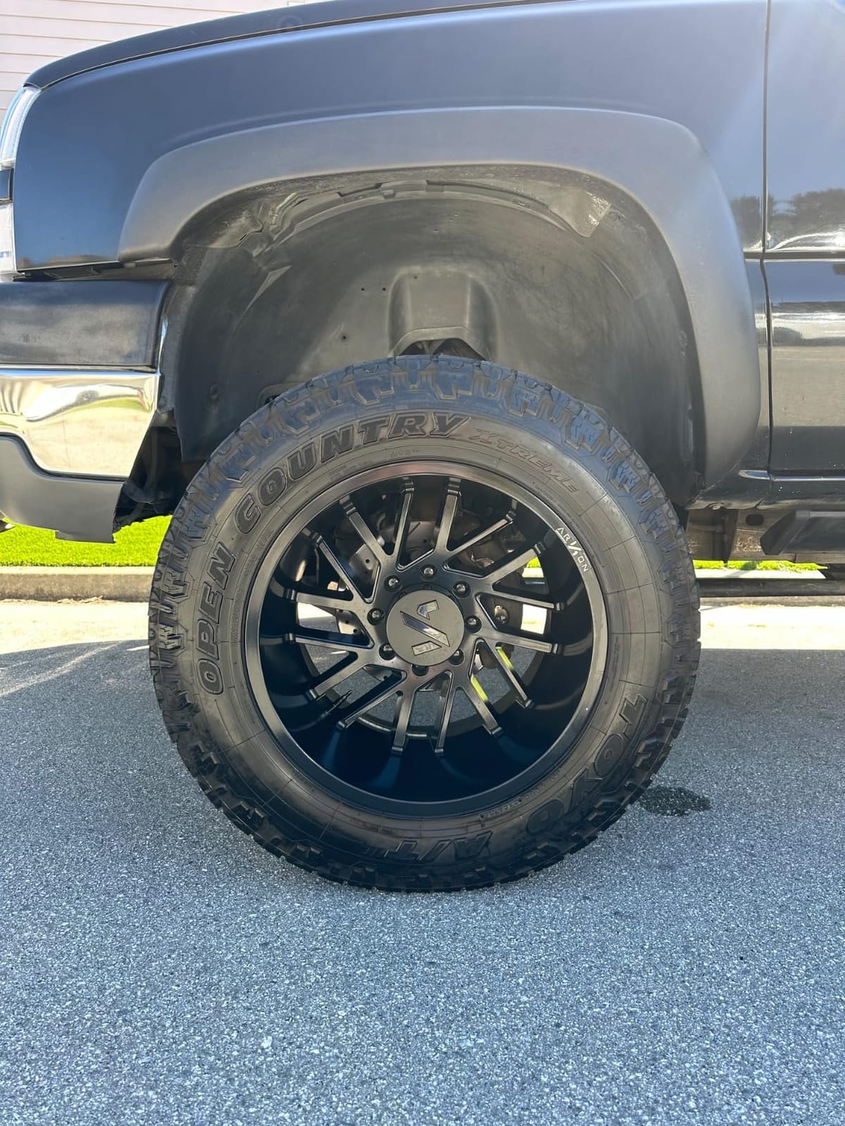 Griot's Garage Black Satin Tire Coating, Provides a Low-Gloss, Satin Finish, Non-Greasy, Long-Lasting, Quick-Drying, Easy-to-Use, No Mess, 10951, 15oz customer photo 2