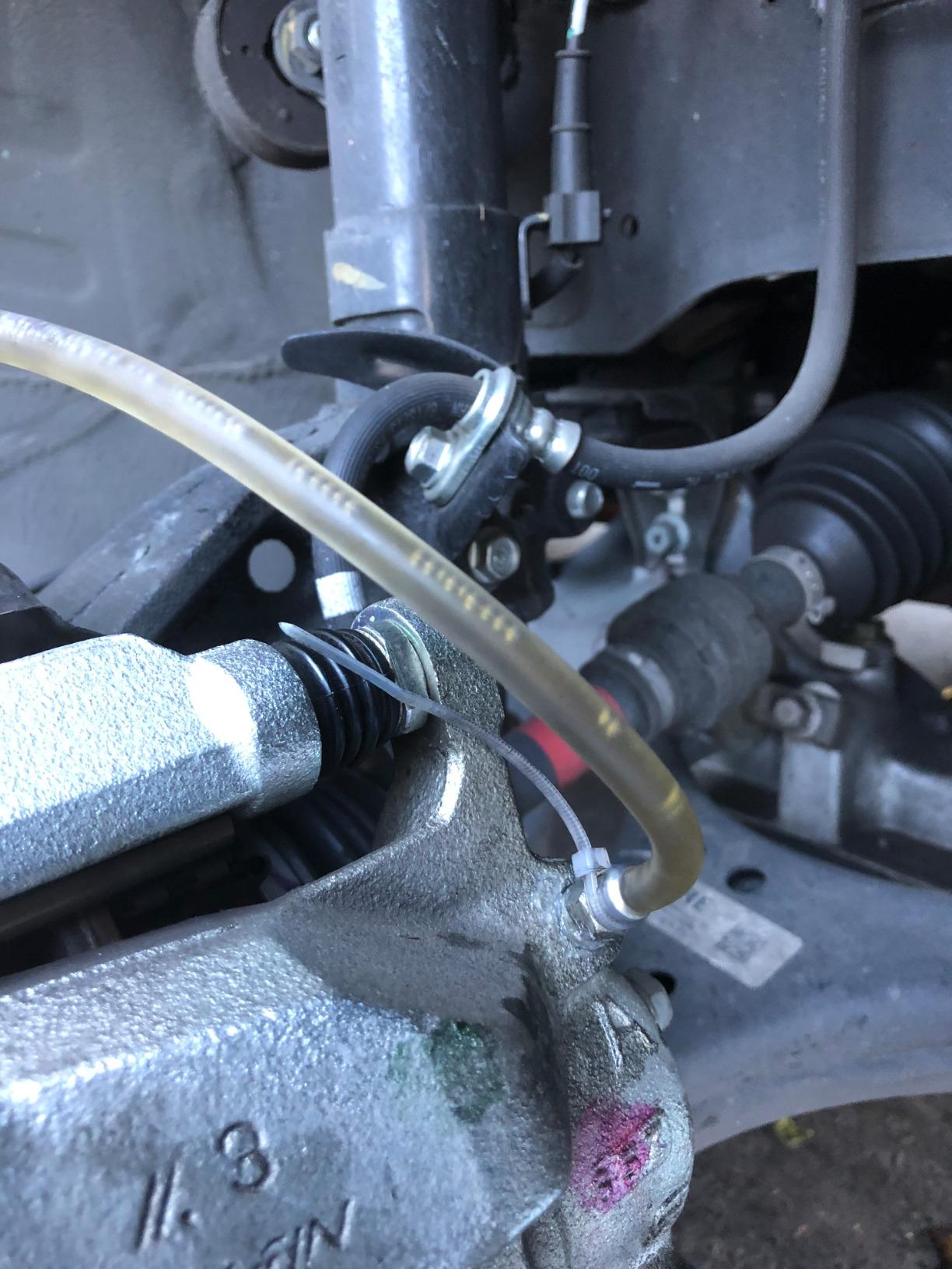 BOSCH ESI6-32N Low Viscosity Extended Life Brake Fluid, DOT 3/4/5.1 - 1 Qt. customer photo 1