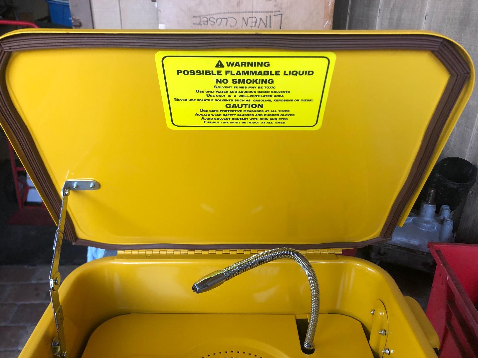 JEGS 5-Gallon Portable Parts Washer | 3.5 Gallon Solvent Capacity | 3.96 Gallon Per Minute Max Pump Output customer photo 2