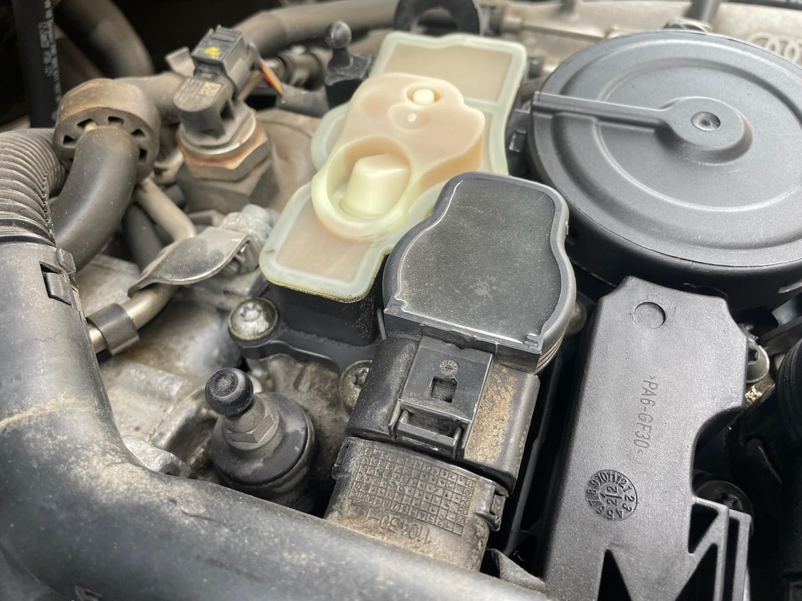 NOVAPARTS PCV Valve Crankcase Vent Valve Oil Separator for 2012-2018 Audi A4 Quattro Q5 A5 A6 Q3 Quattro Allroad 2.0T 06H103495AE 06H103495J 06H103495AK customer photo 2