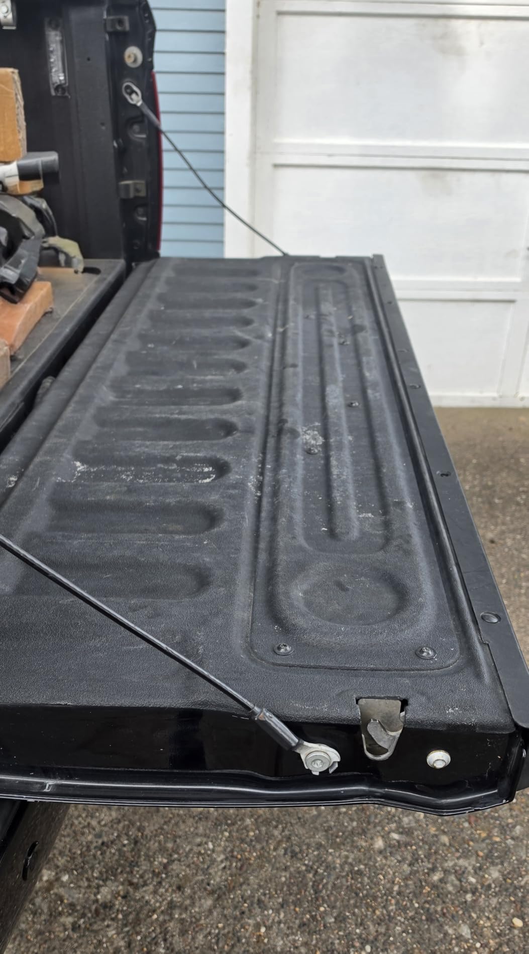 Beech Lane Pickup Truck Tailgate Ladder - Universal Fit, Stainless Steel Self Drilling Hex Screws for Easy Install, Durable Aluminum Step Grip Plates, and Sturdy Rubber Ladder Feet customer photo 1