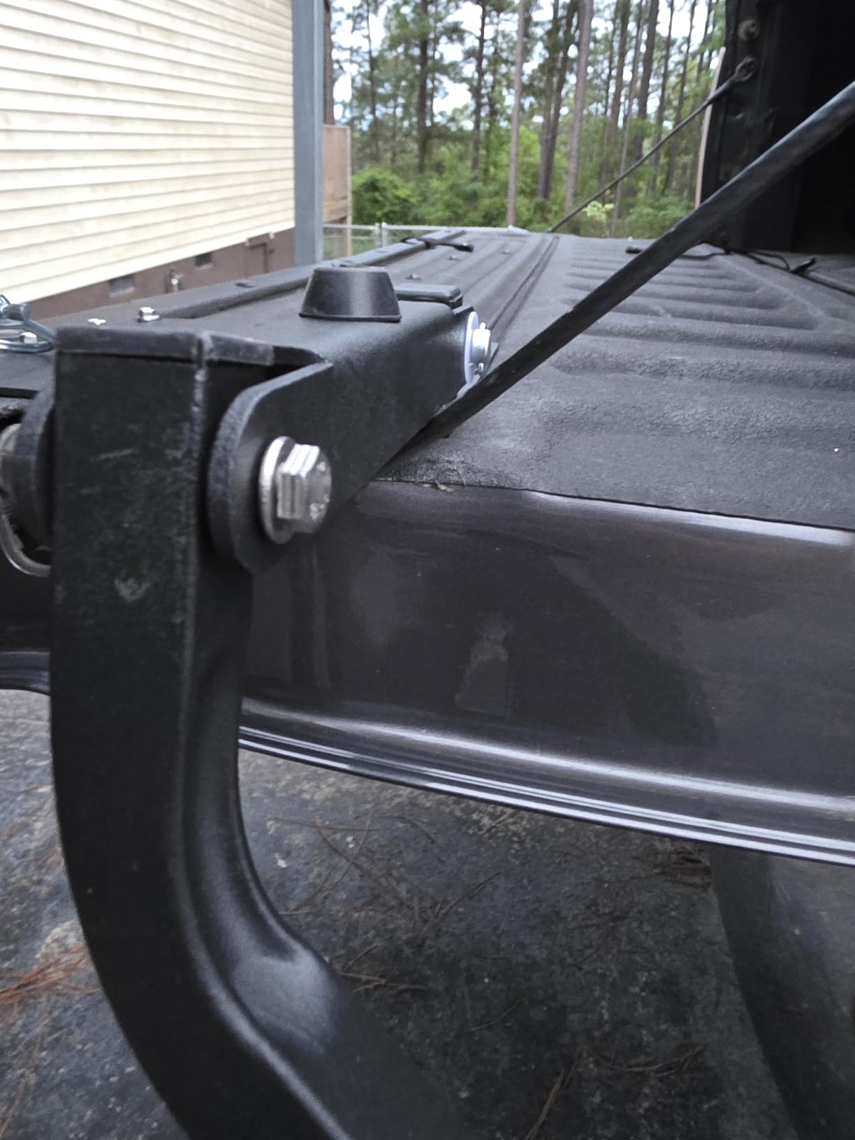 Beech Lane Pickup Truck Tailgate Ladder - Universal Fit, Stainless Steel Self Drilling Hex Screws for Easy Install, Durable Aluminum Step Grip Plates, and Sturdy Rubber Ladder Feet customer photo 2