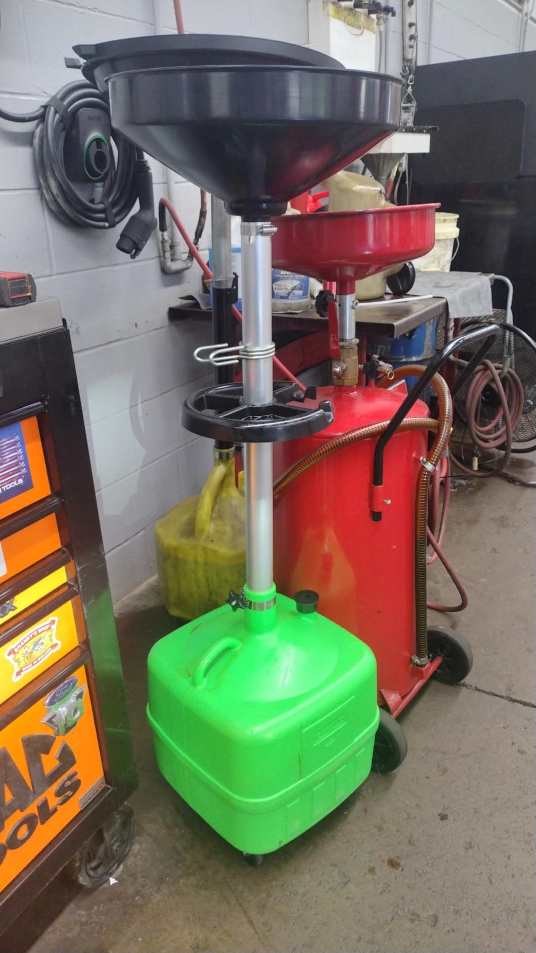 OEMTOOLS 9-Gallon Oil Drain Pan with Adjustable Funnel, Built in Tool Rack customer photo 2