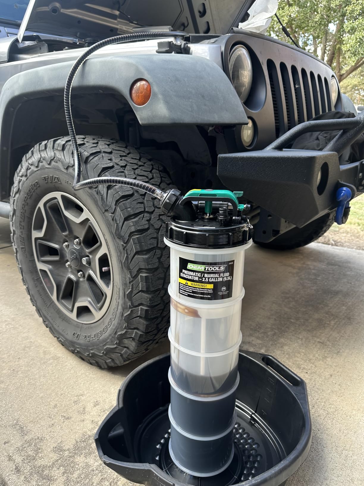 OEMTOOLS 24937 Pneumatic/Manual Fluid Extractor, 6L Oil Extractor Pump customer photo 1