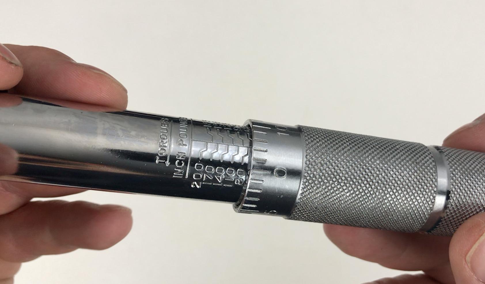 Amazon Basics 1/4-Inch Drive Click Torque Wrench, 35-200 in.-lb/3.95-22.5 Nm customer photo 2