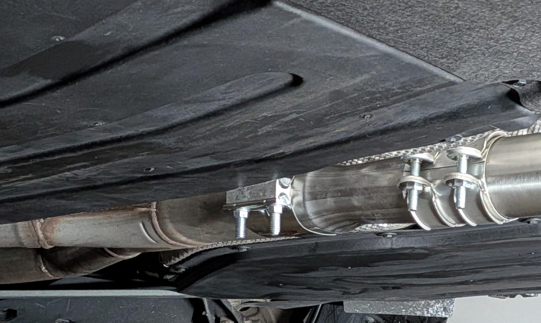EVIL ENERGY 2.5'' Exhaust Clamp, 2 1/2in Lap Joint Band Clamp Stainless Steel for Pipes, Mufflers, Catalytic Converters (2PCS, 2.5 inch) customer photo 1