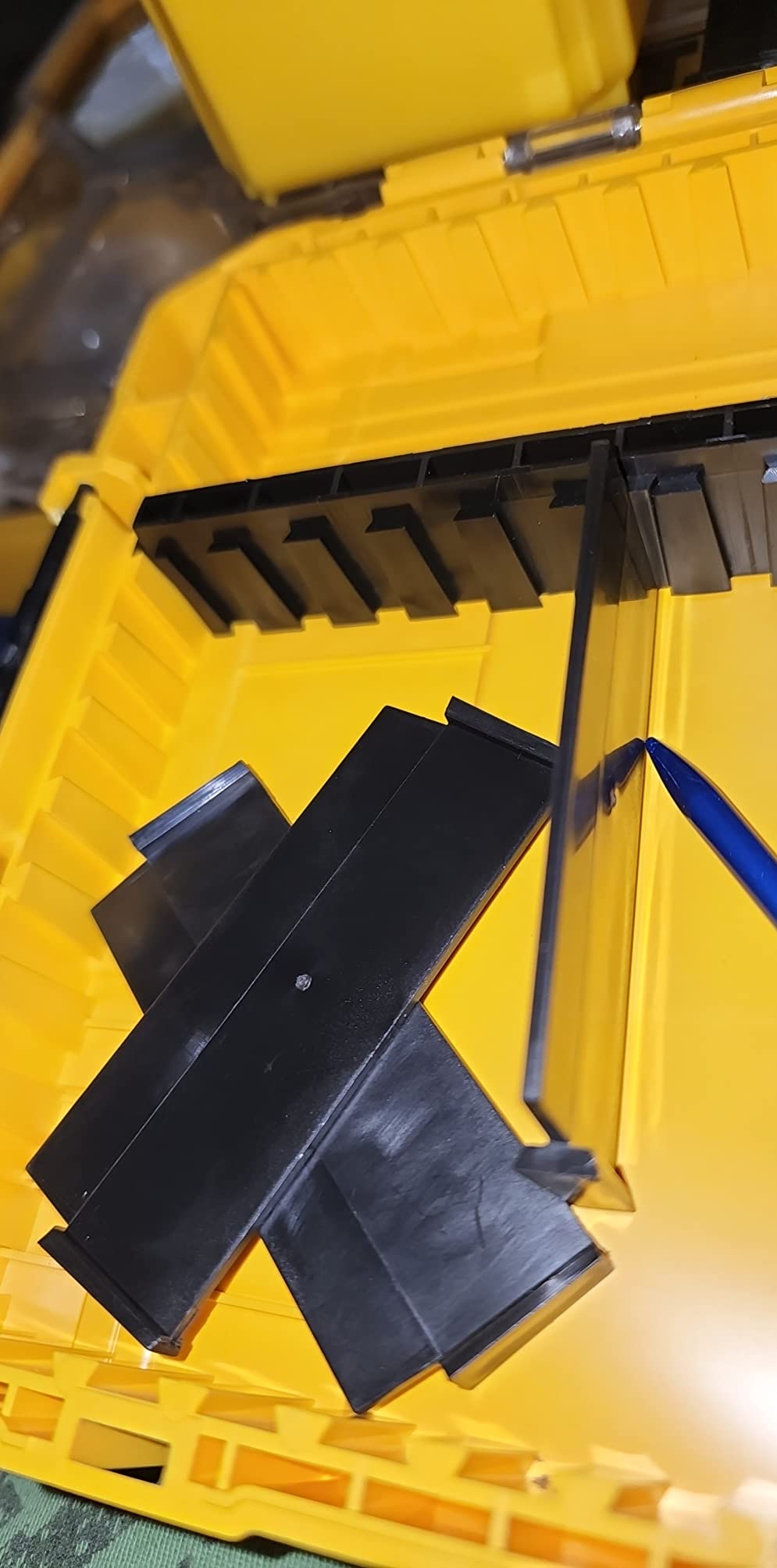 DEWALT Tool Box, Medium 8-Compartments Small Parts Organizer, Portable Tough Case Screw Organizer Toolbox with Customazible Dividers (DWAN2190) customer photo 1