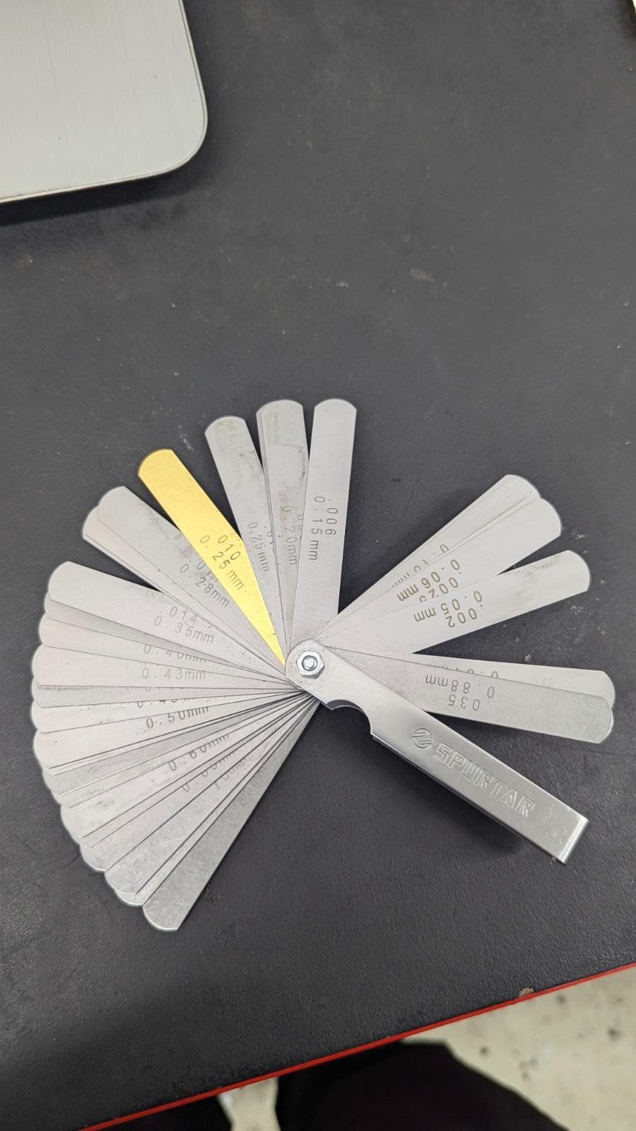 Spurtar Feeler Gauges 0.0015-0.035'' (0.04-0.88mm) 32-Blade Stainless Steel | Feeler Gauge Set Dual Marked SAE and Metric for Measuring Gap Width and Thickness, for Guitar Spark Plug Piston Valve customer photo 2