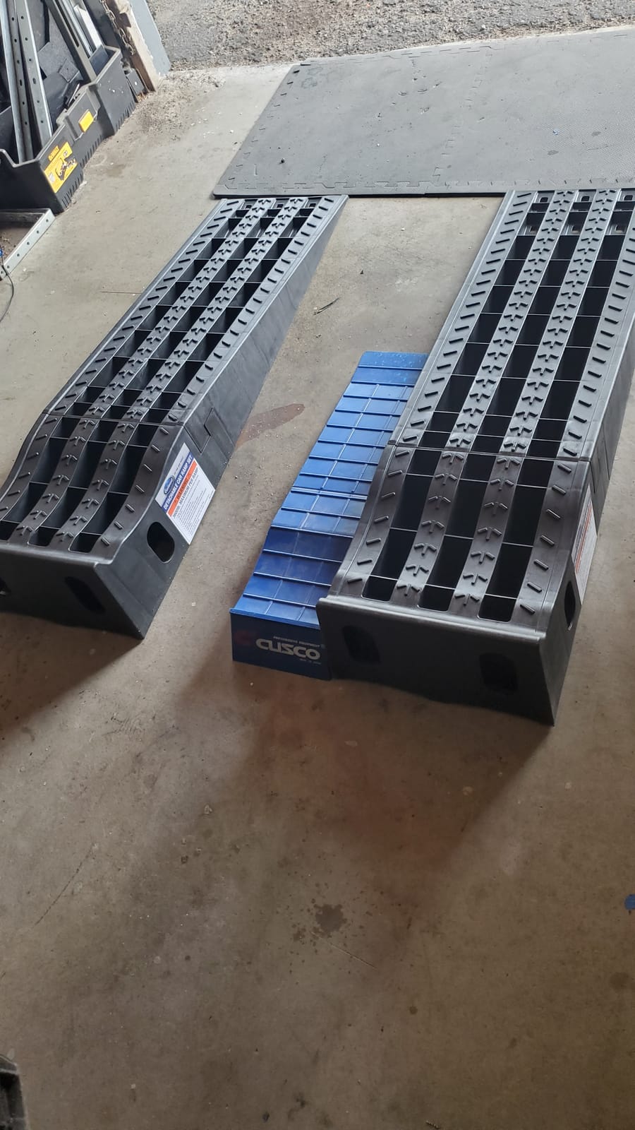 Eastwood Detachable Removable Poly Black Car Ramp Set with 3.6 Tons Load Rating customer photo 2