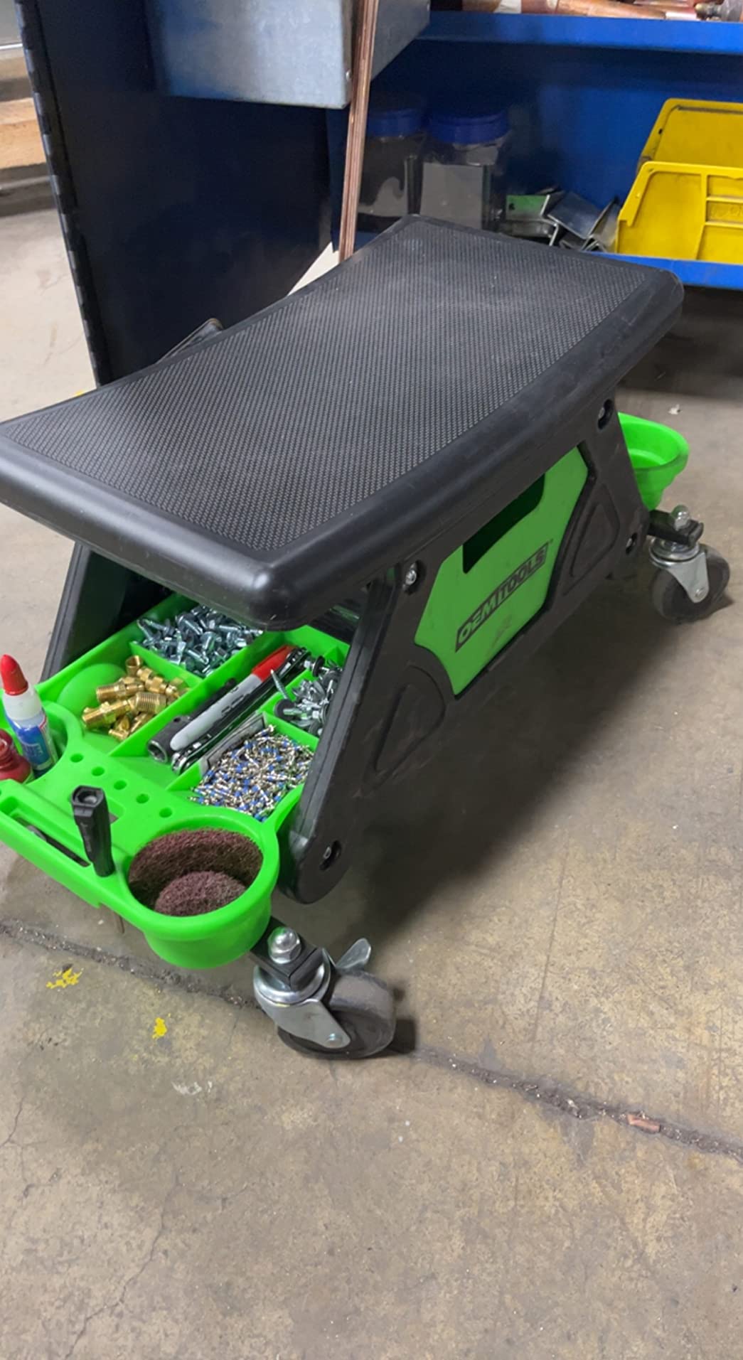 OEMTOOLS 24986 Heavy-Duty Rolling Workbench and Creeper Seat, Mechanics Stool with Wheels, 300 LB Capacity customer photo 2