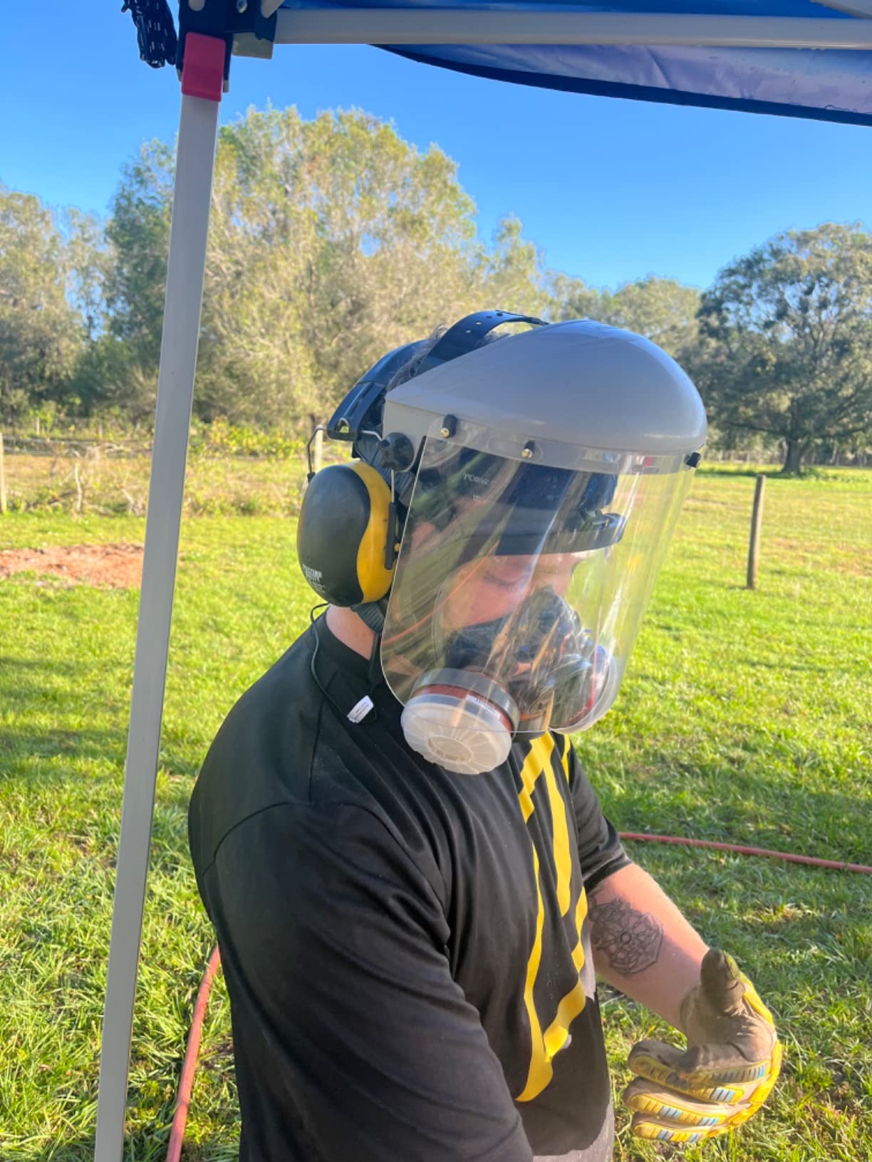 Full Face Organic Vapor Respirator - Protective Eye & Nose Shield with Anti-Fog Heavy Duty Lens & Adjustable - Chemical, & Particulate Respirator. Includes 2 Filter Cartridges - Industrial Grade customer photo 2