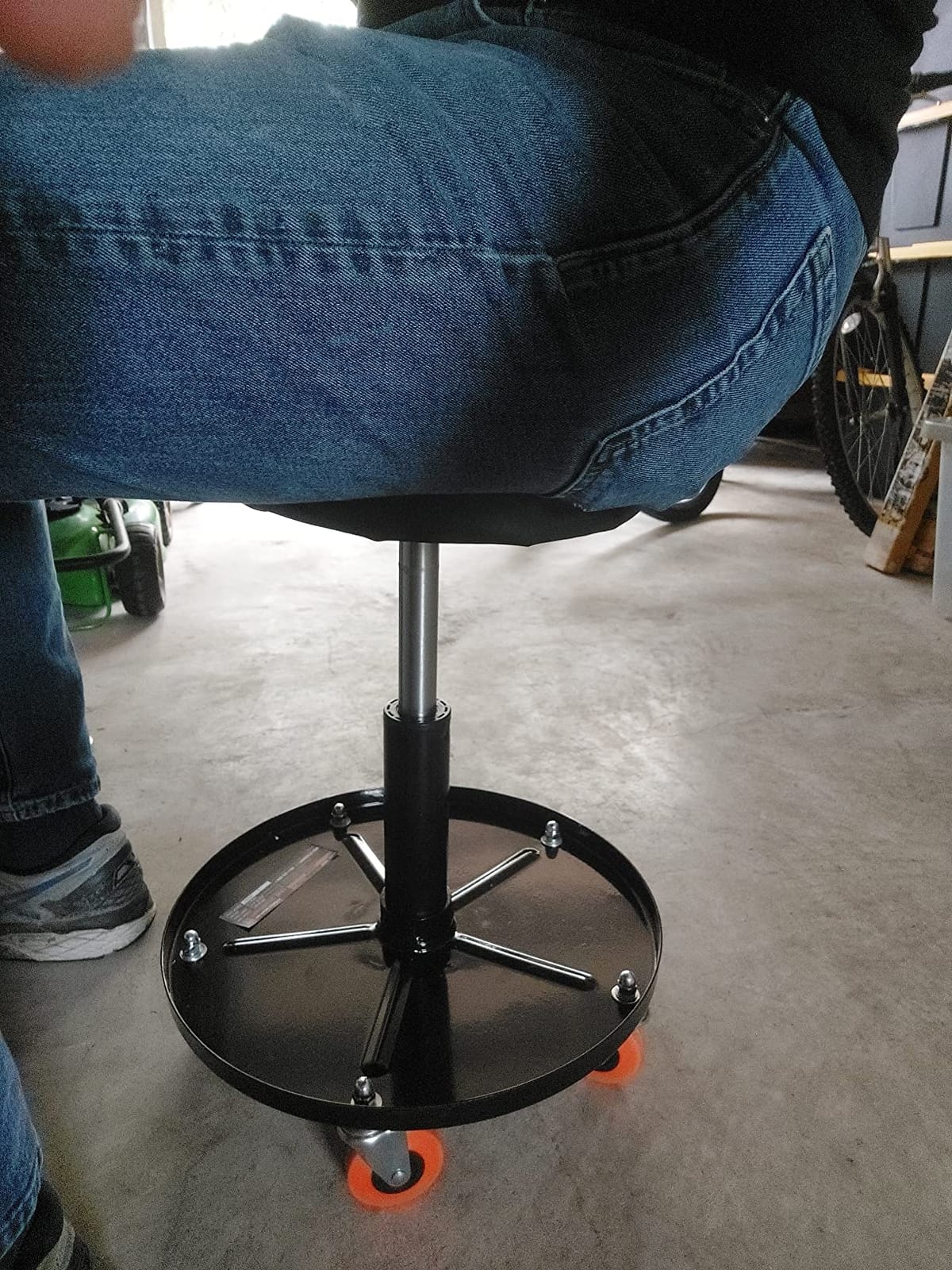 WEN 73012T 300-Pound Capacity Pneumatic Rolling Mechanic Stool customer photo 1