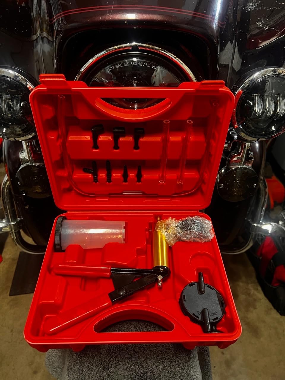Yonligonju Brake Bleeder Kit with Hand Vacuum Pump with Gauge Adapters Automotive Brake Fluid Bleeding Set for Bike Car Truck (red) customer photo 2