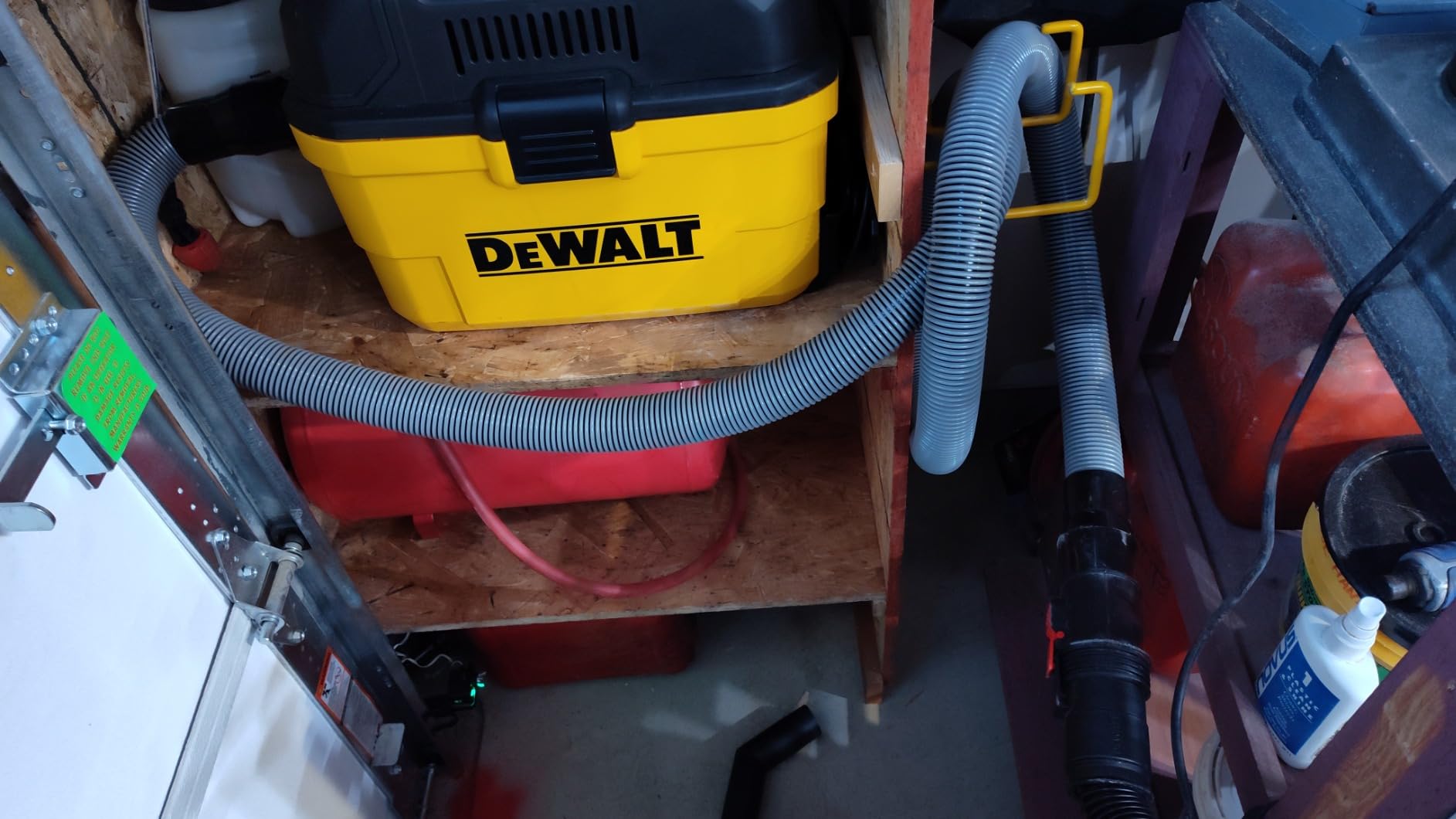 DeWalt DXV06G 6 Gallon 5 HP Wall-Mounted Garage Wet Dry Vacuum Cleaner customer photo 1