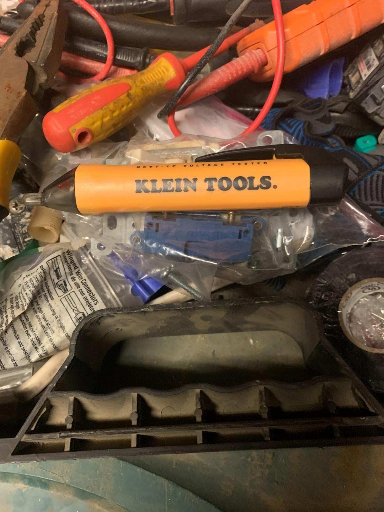 Klein Tools NCVT1P Voltage Tester, Non-Contact Low Voltage Tester Pen, 50V to 1000V AC, Audible and Flashing LED Alarms, Pocket Clip customer photo 1
