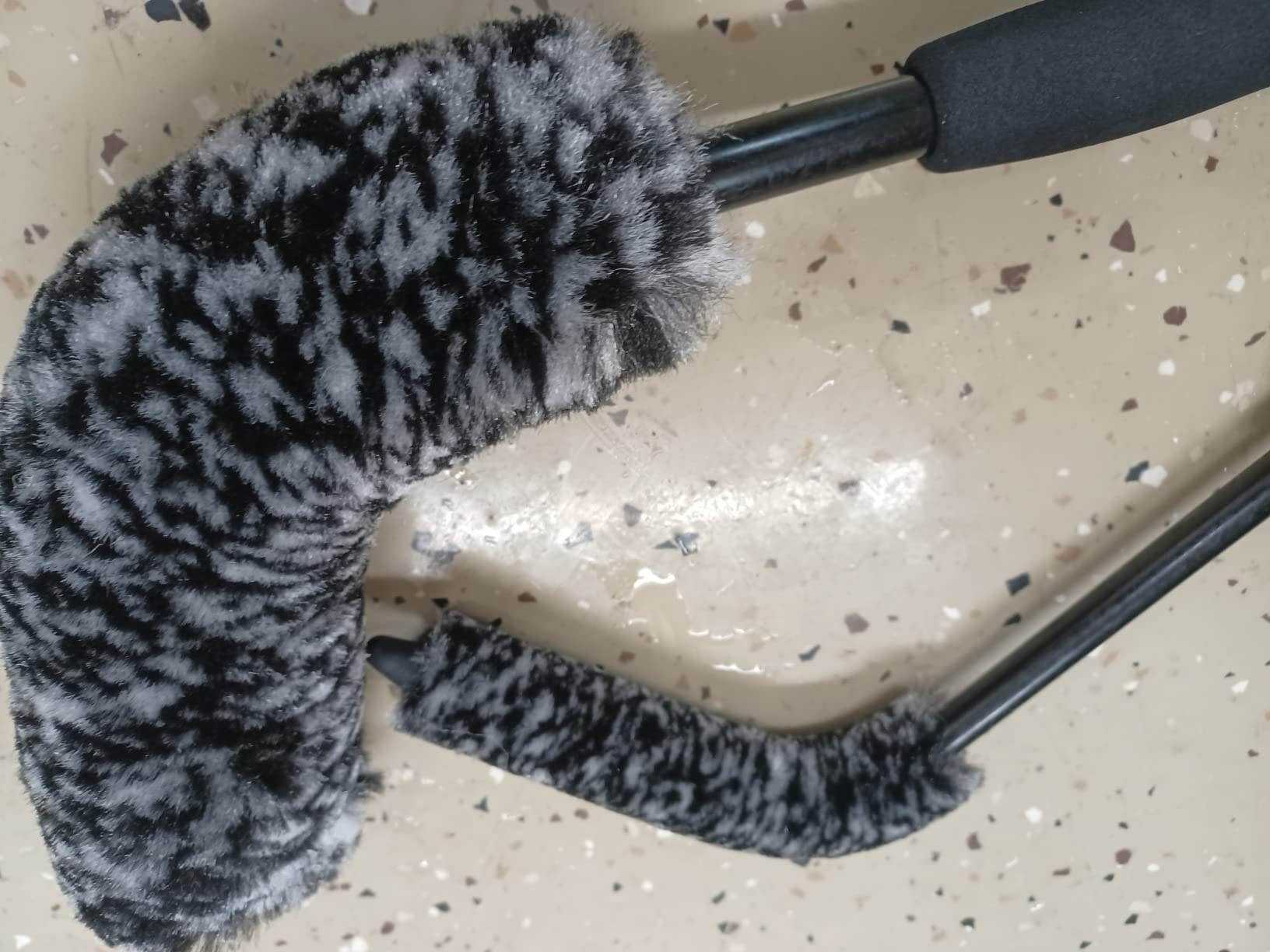 ExoForma Bendable Brush Set - Unique Adjustable 2-Piece Wheel Brush Set Cleans Behind Wheels - Tough Yet Gentle Wool Fiber + No-Scratch Rubber Tip Safe for All Wheel Types - Comfy Ergonomic Grip customer photo 1