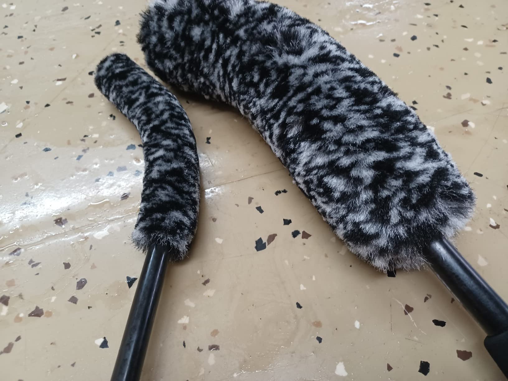 ExoForma Bendable Brush Set - Unique Adjustable 2-Piece Wheel Brush Set Cleans Behind Wheels - Tough Yet Gentle Wool Fiber + No-Scratch Rubber Tip Safe for All Wheel Types - Comfy Ergonomic Grip customer photo 2