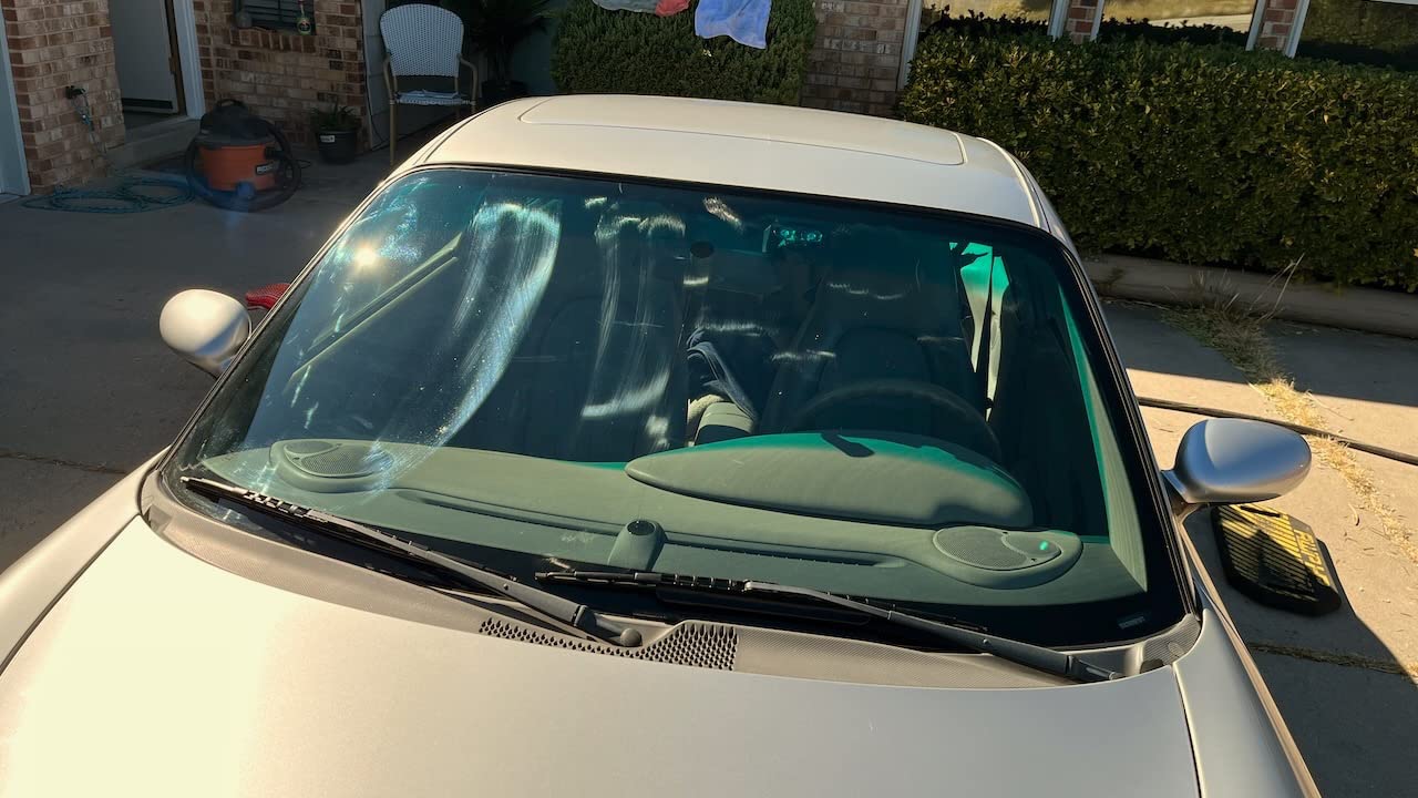 Griot's Garage Ceramic Glass Cleaner Spray for Car Windows, Windshields, Mirrors and Home Use, Cleans and Protects, Streak-Free, 10835, 22oz customer photo 1