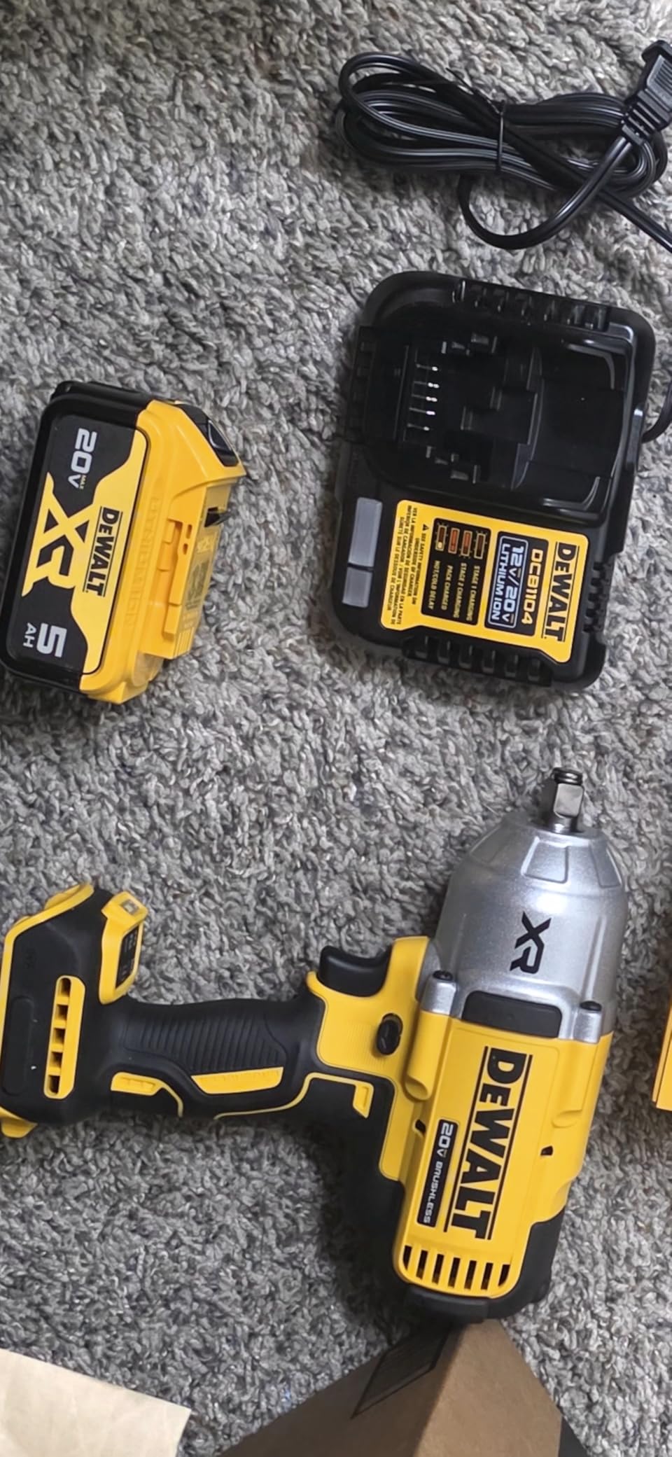 DEWALT 20V MAX Cordless Impact Wrench with Hog Ring Anvil, Brushless High Torque 1/2 Impact Gun, 4-Mode Speed (DCF900P1) customer photo 1