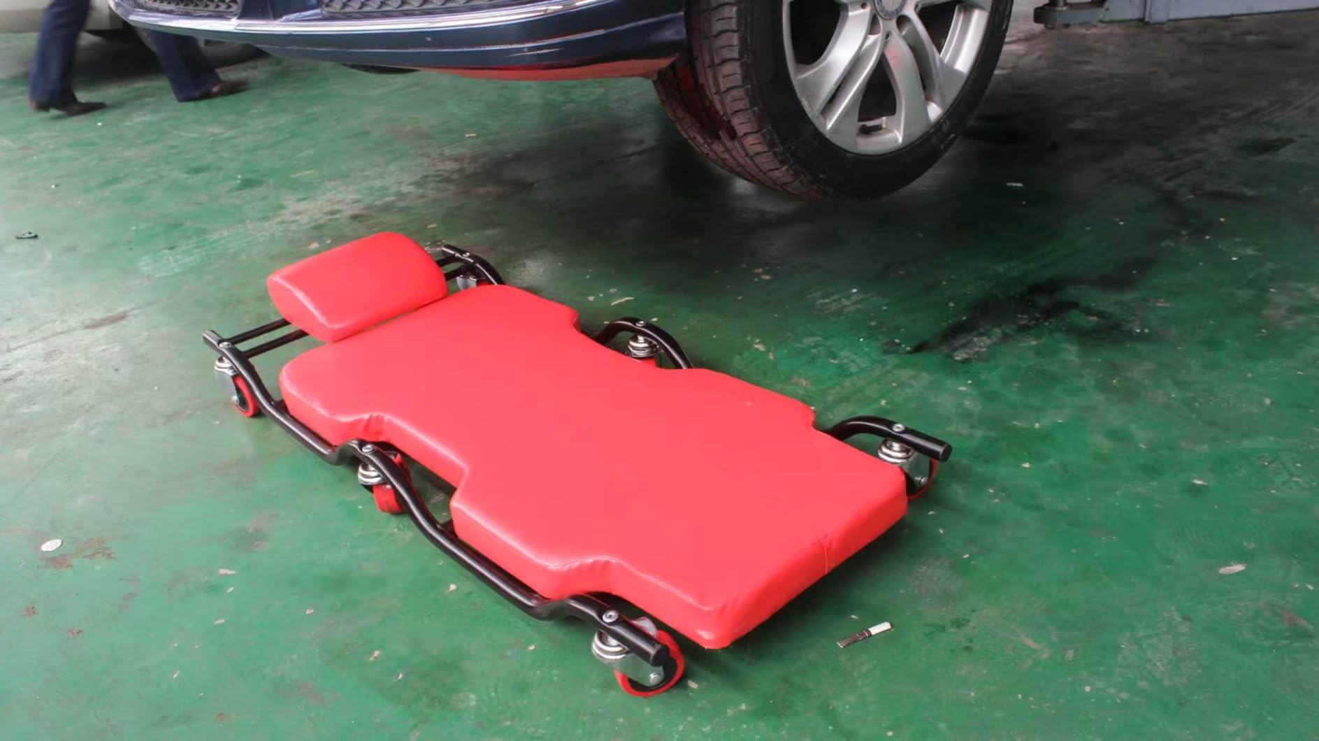 BESTOOL Mechanic's Creeper, 44inch Garage Creeper, 6 Sturdy Casters, Metal Frame Floor Creeper, 450LBS Capacity, Low Profile Design, Headrest,Red customer photo 1
