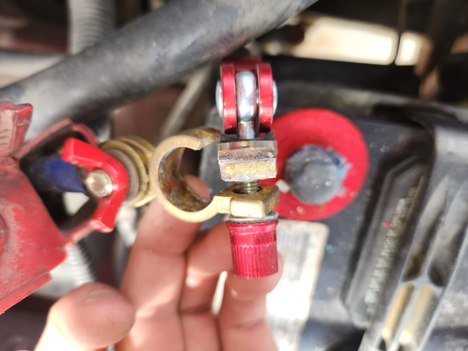 Battery Terminal Connectors 1 Pair, Battery Terminals Brass (M8 x 25mm Bolt), Battery Cable Ends Quick Release, Car Battery Terminal with Anti-Corrosion Pad for Car, caravan, truck, boat by XIOGZAXI customer photo 1