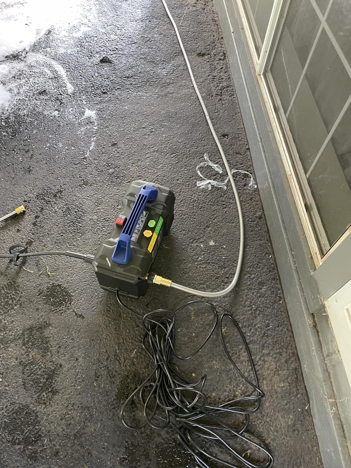 Westinghouse ePX3100v Electric Pressure Washer, 2100 Max PSI 1.76 Max GPM, Built-in Carry Handle, Detachable Foam Cannon, Pro-Style Steel Wand, 3-Nozzle Set customer photo 1