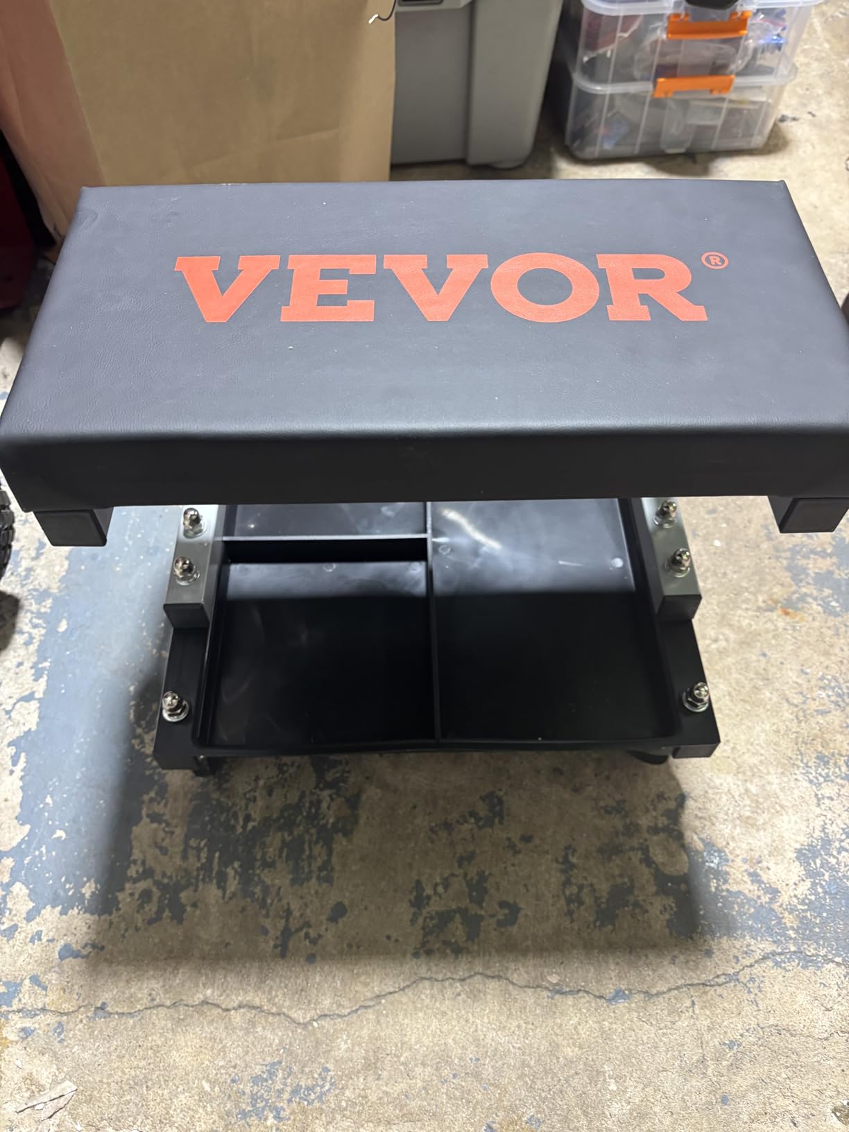 VEVOR Rolling Creeper Garage/Shop Seat, 250 LBS Capacity Padded Rolling Workshop Stool with 3-Section Tool Tray Storage customer photo 1