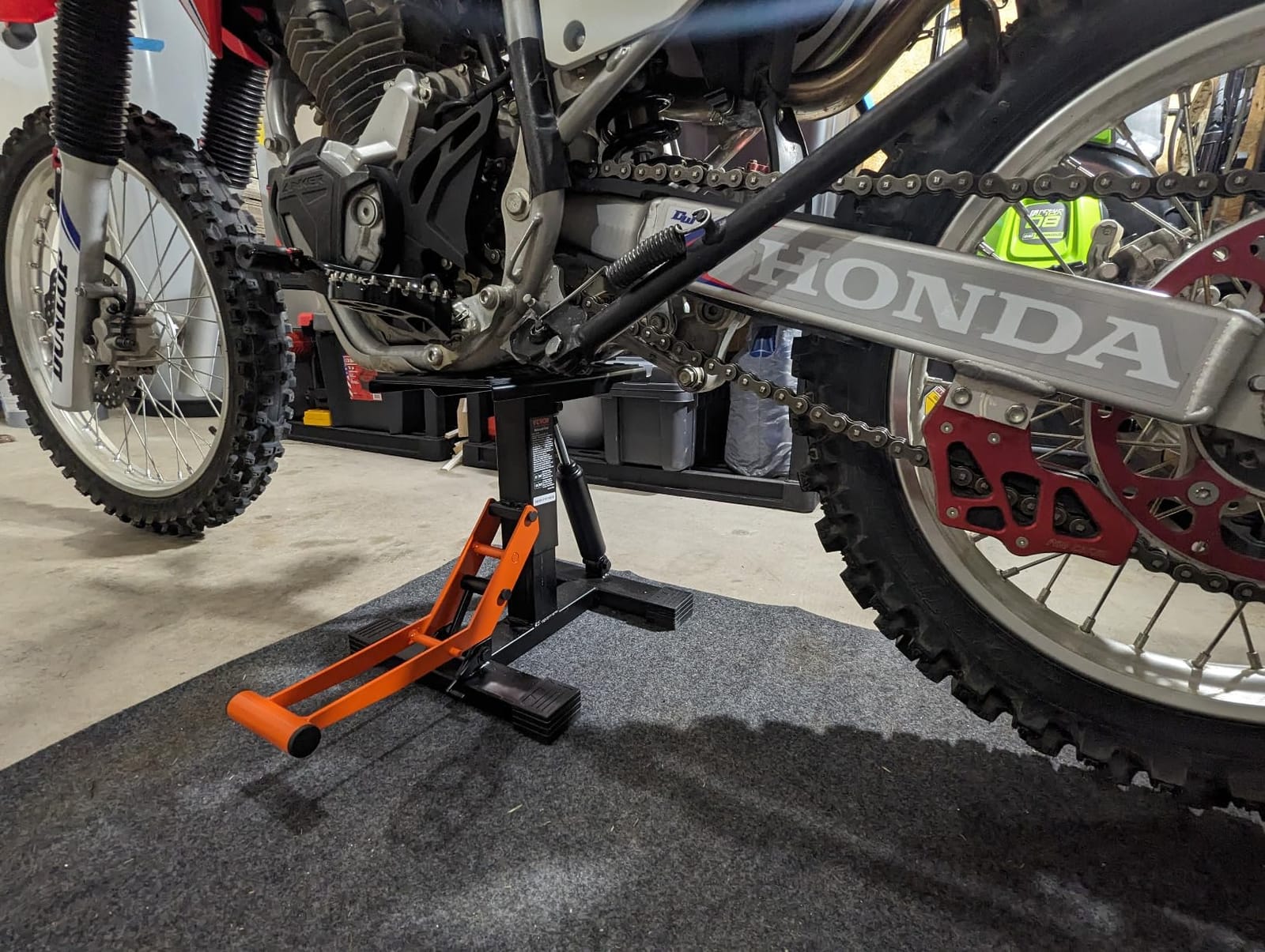 VEVOR Dirt Bike Lift Stand 440 lbs Capacity Motorcycle Jack Lift Stand | For Dirt Pit Bike Repair, Maintenance, Dirt Bike Accessories, Hydraulic Lift Operation, with Height Adjustable Hoist Table customer photo 1