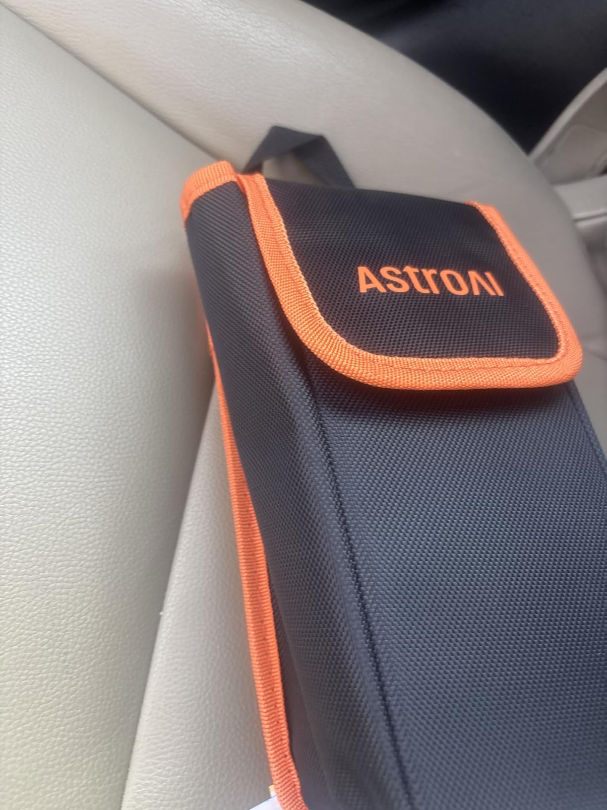 AstroAI S8 Ultra 12V 4000A Lithium Jump Starter Up to All Gas/12L Diesel | Heavy-duty Battery Booster with Smart Jumper Cables, Type-C Power Bank, 3-Mode LED Flashlight, Rugged Protection, Orange customer photo 2