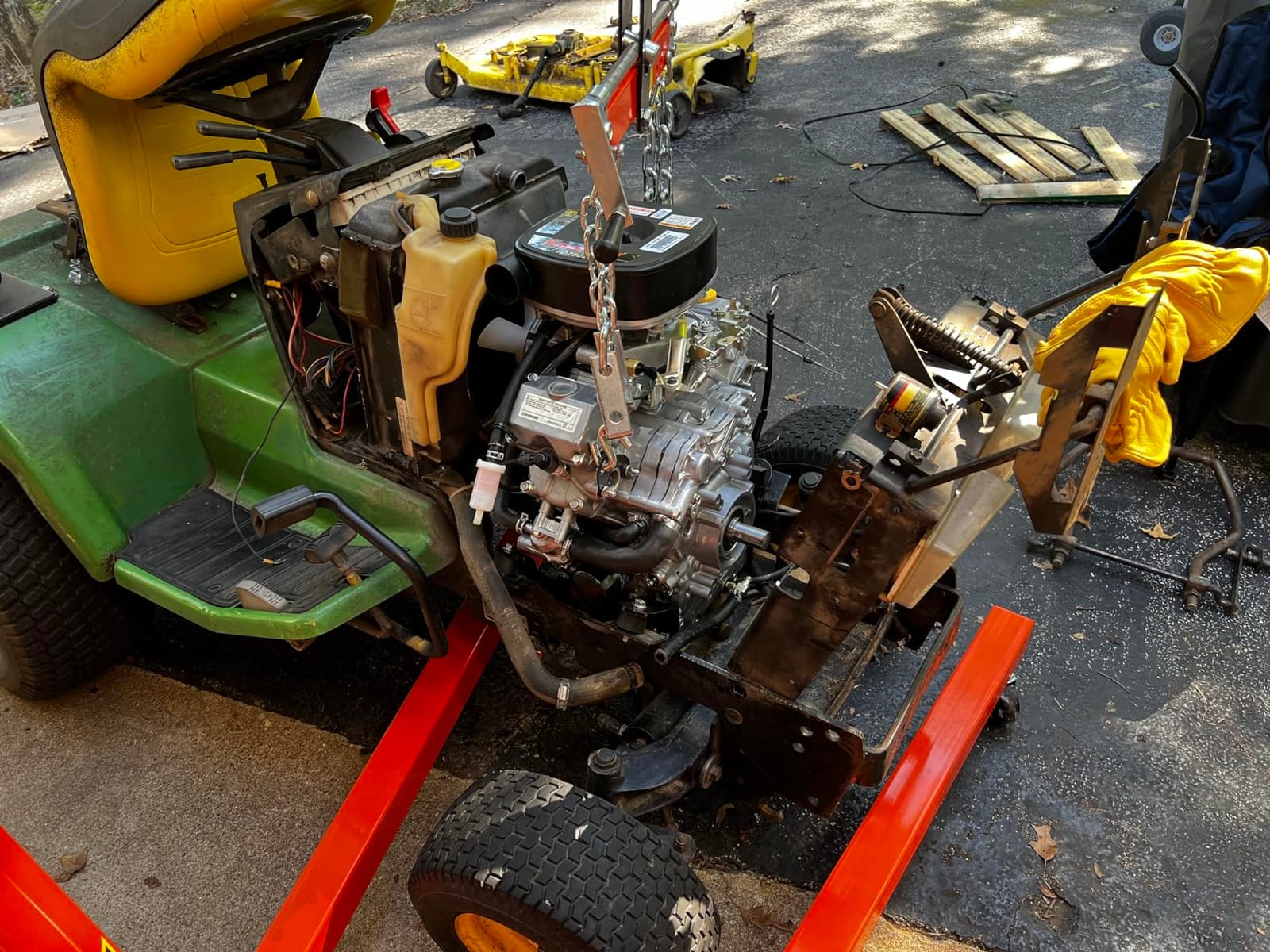 VEVOR Hydraulic Engine Hoist with Lever, 2 Ton/4400 LBS Heavy-Duty Cherry Picker Shop Crane, Foldable Engine Crane and Engine Hoist Leveler for Auto Repair, Motors, Weights Lifting, Loading customer photo 2