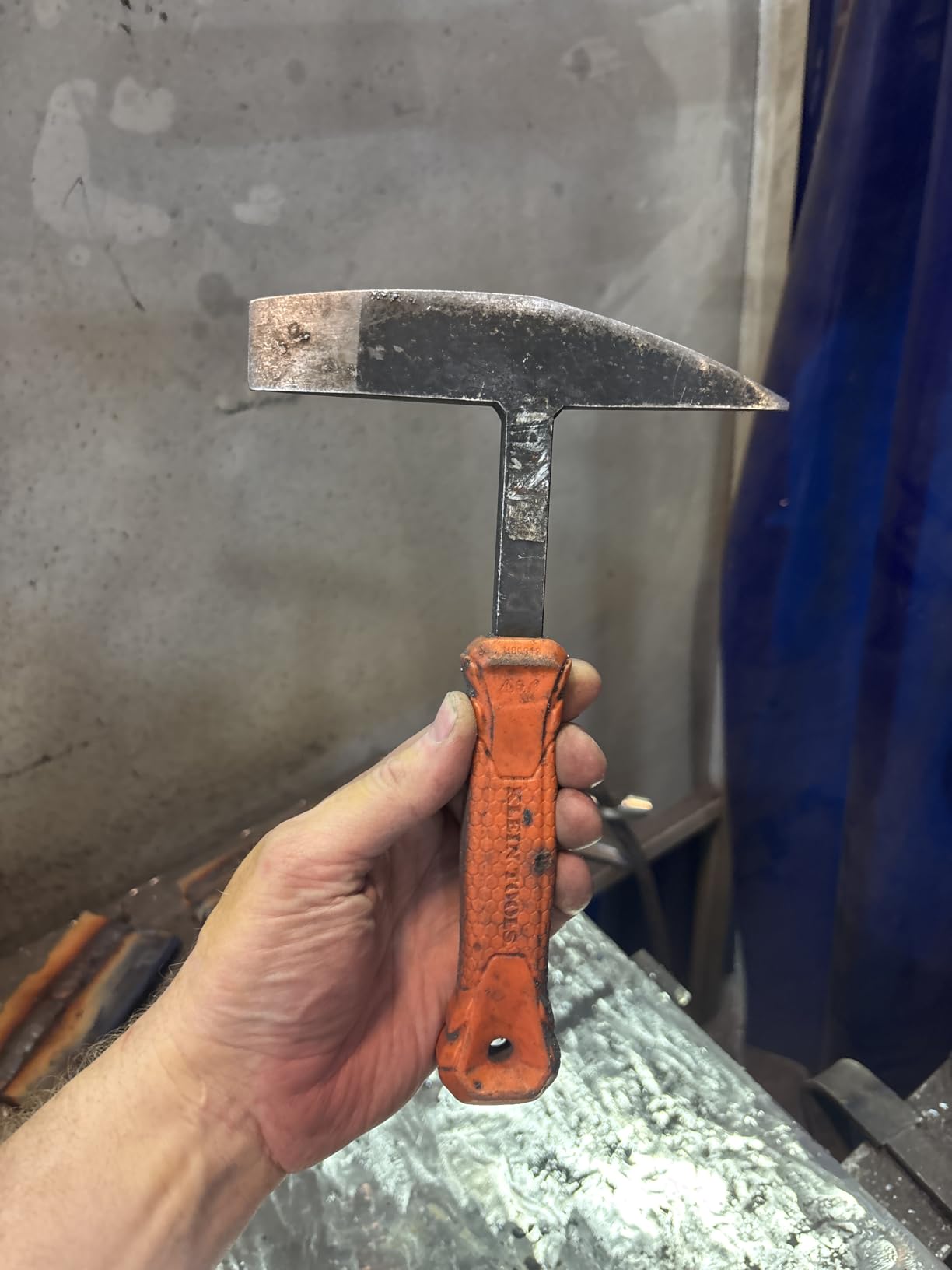 Klein Tools H80612 Welding Chipping Hammer, 10-Ounce Steel Head Slag Hammer with Shock Reduction Heat-Resistant Nylon Grip Handle, 7-Inch customer photo 2