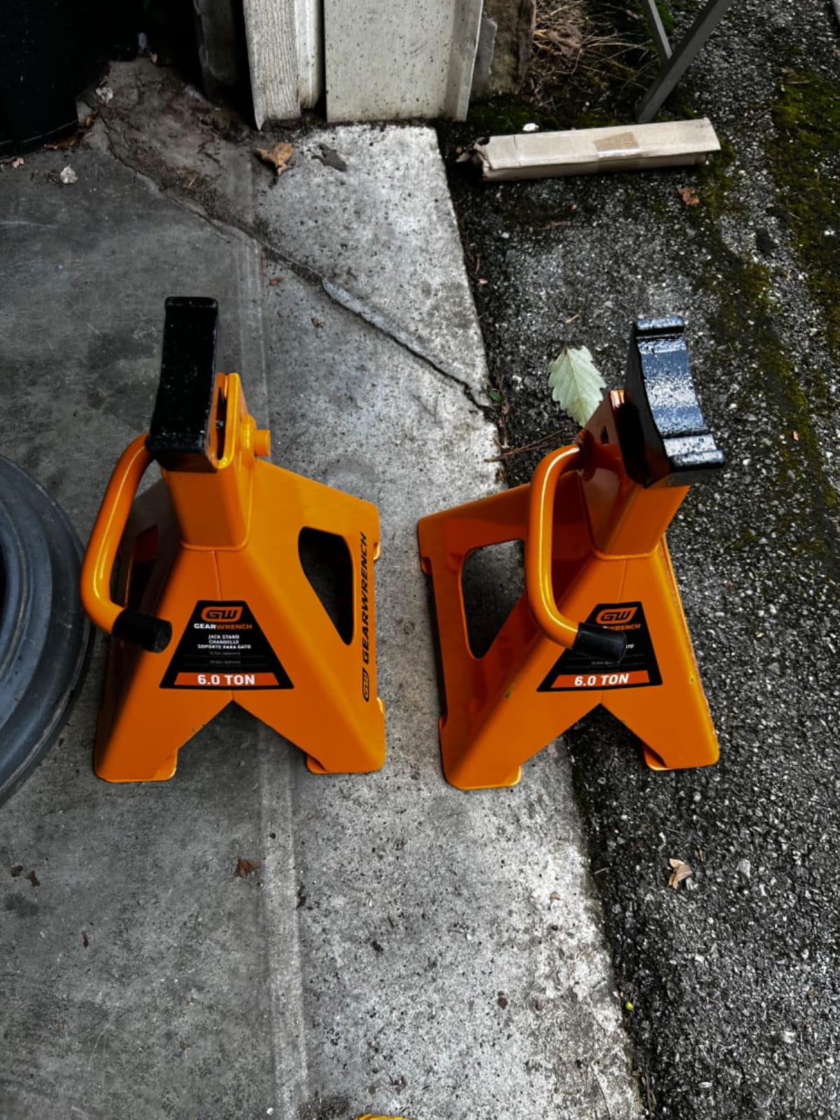 GEARWRENCH 6 Ton Ratcheting Jack Stands - Pack of 2 | GWJS6T customer photo 2